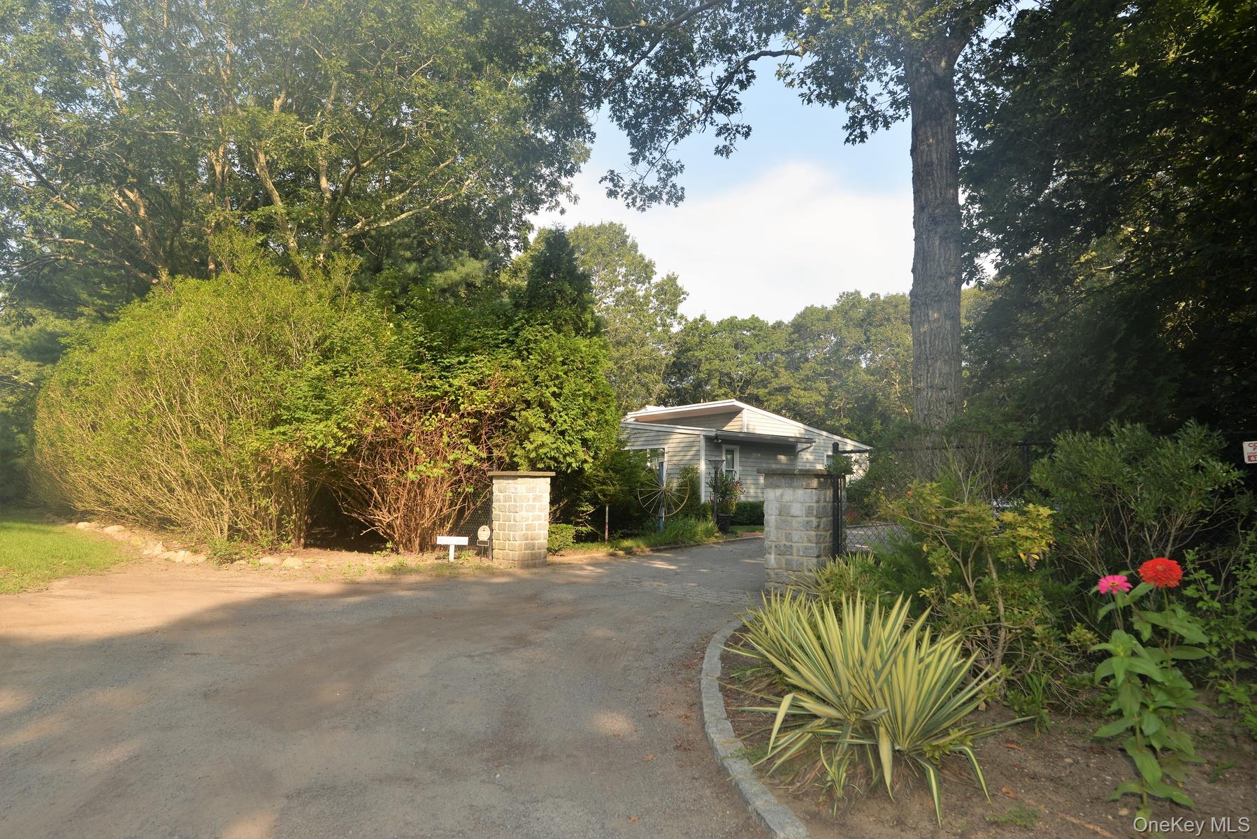 11 West Drive Property Photo 16