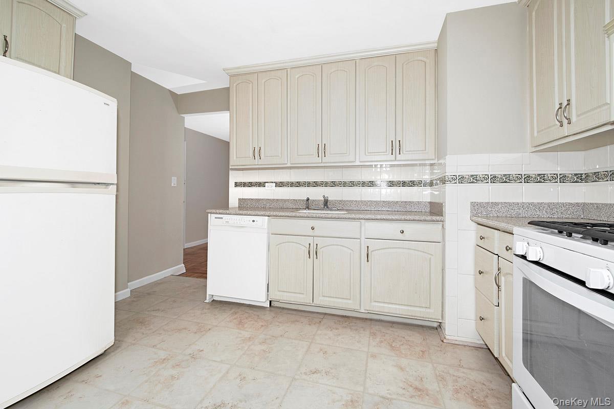 609 Kappock Street 3f Property Photo 8