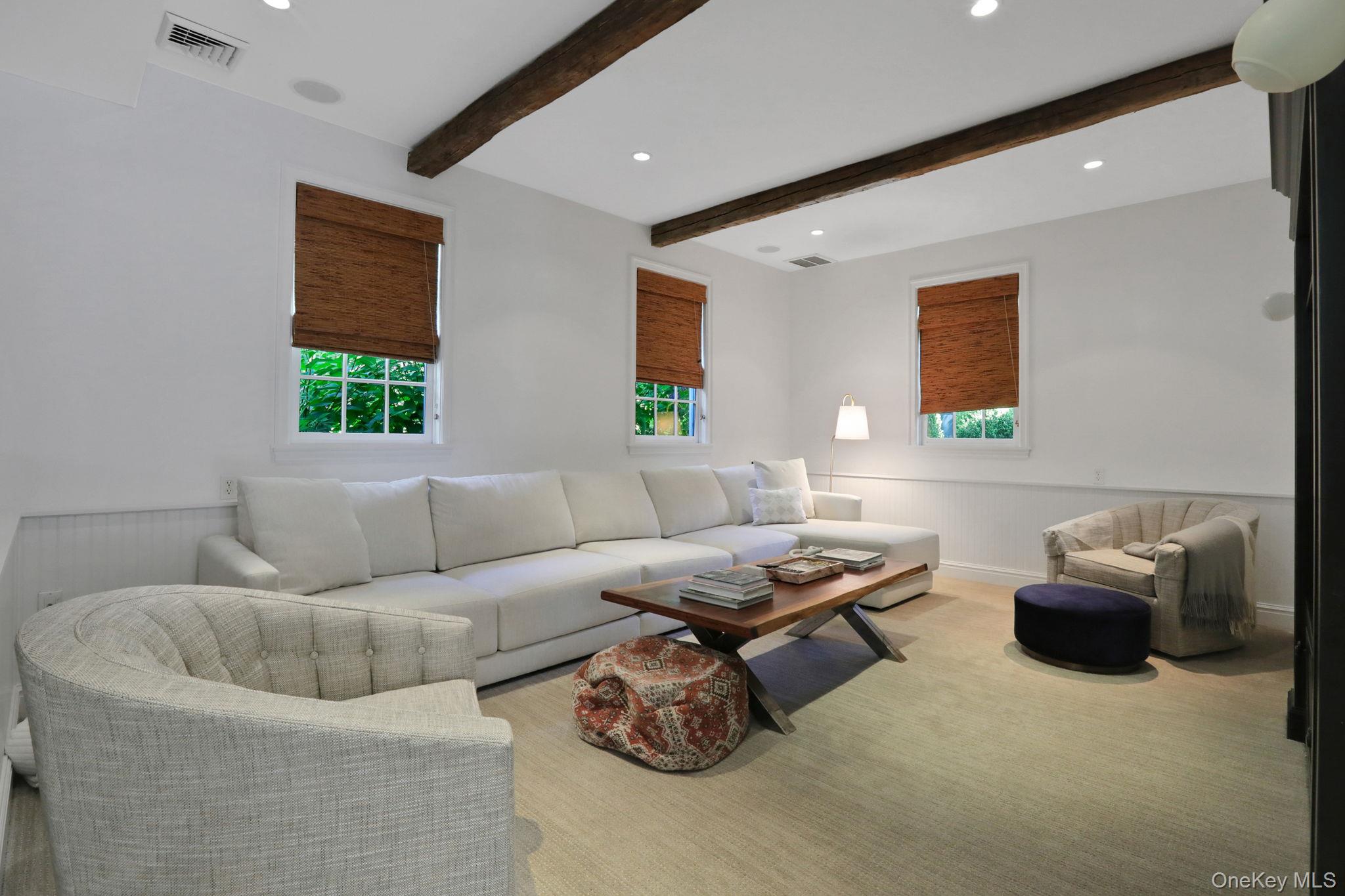 10 Roe Avenue Property Photo 3