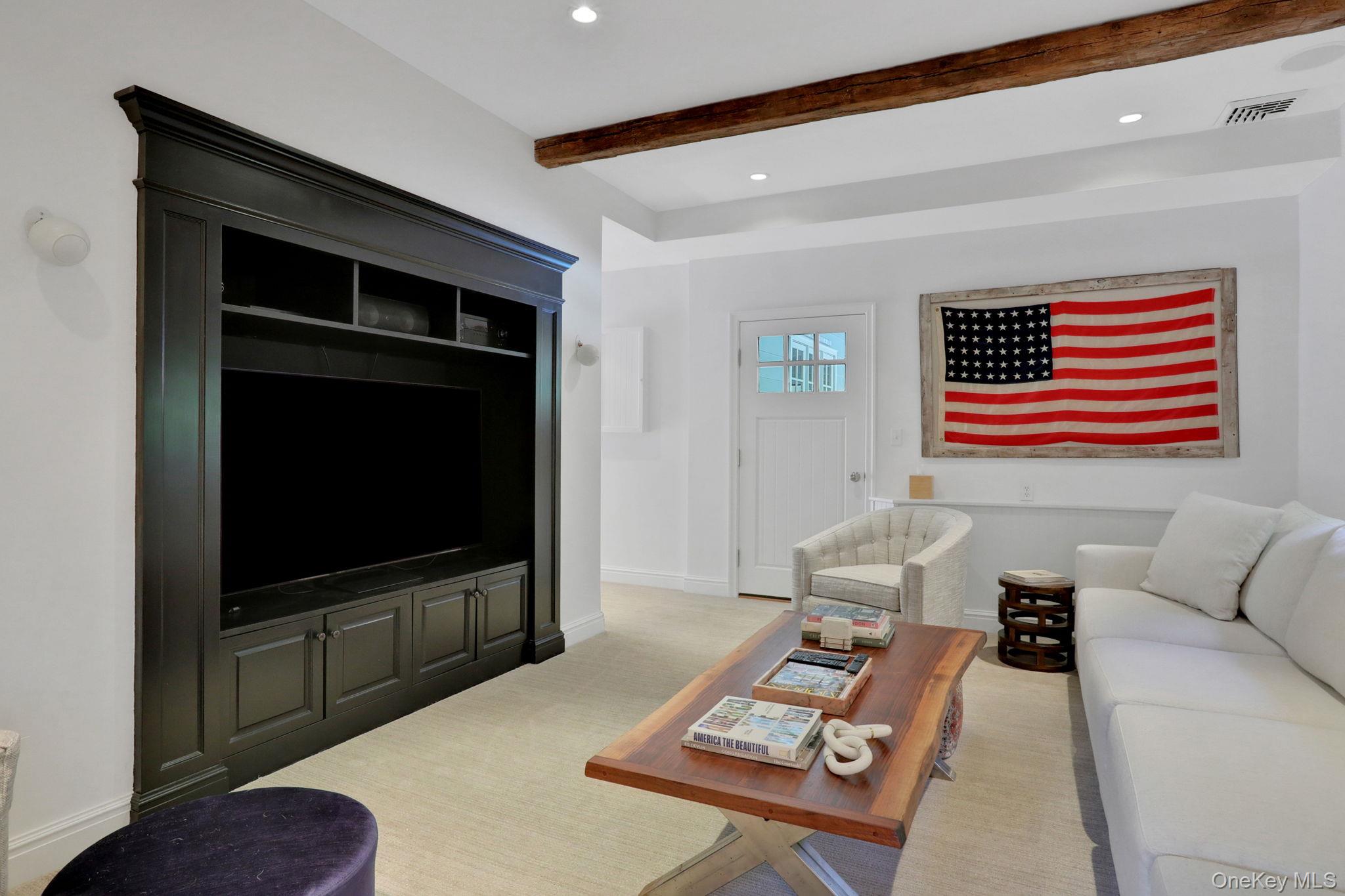 10 Roe Avenue Property Photo 4