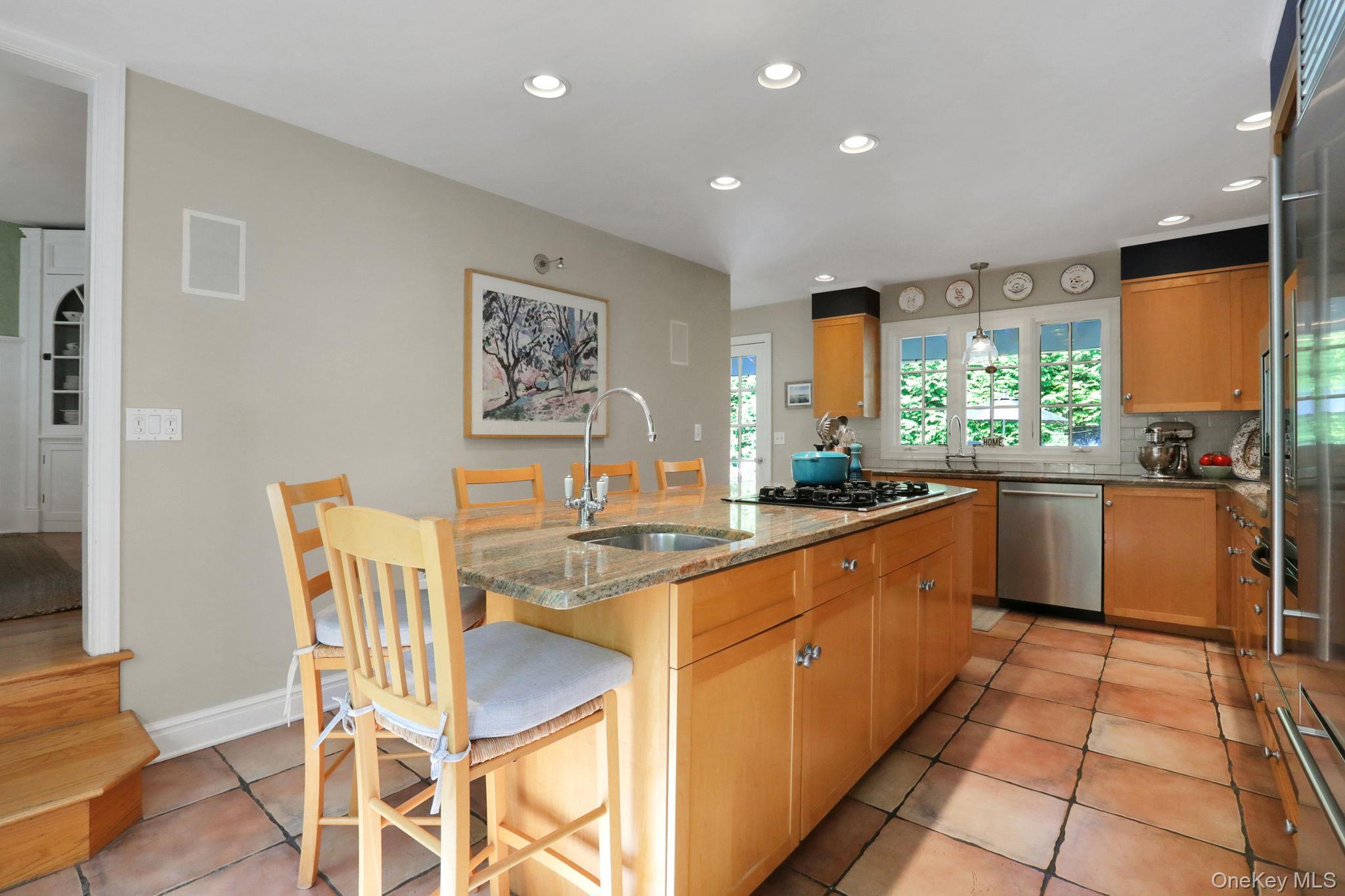 10 Roe Avenue Property Photo 6