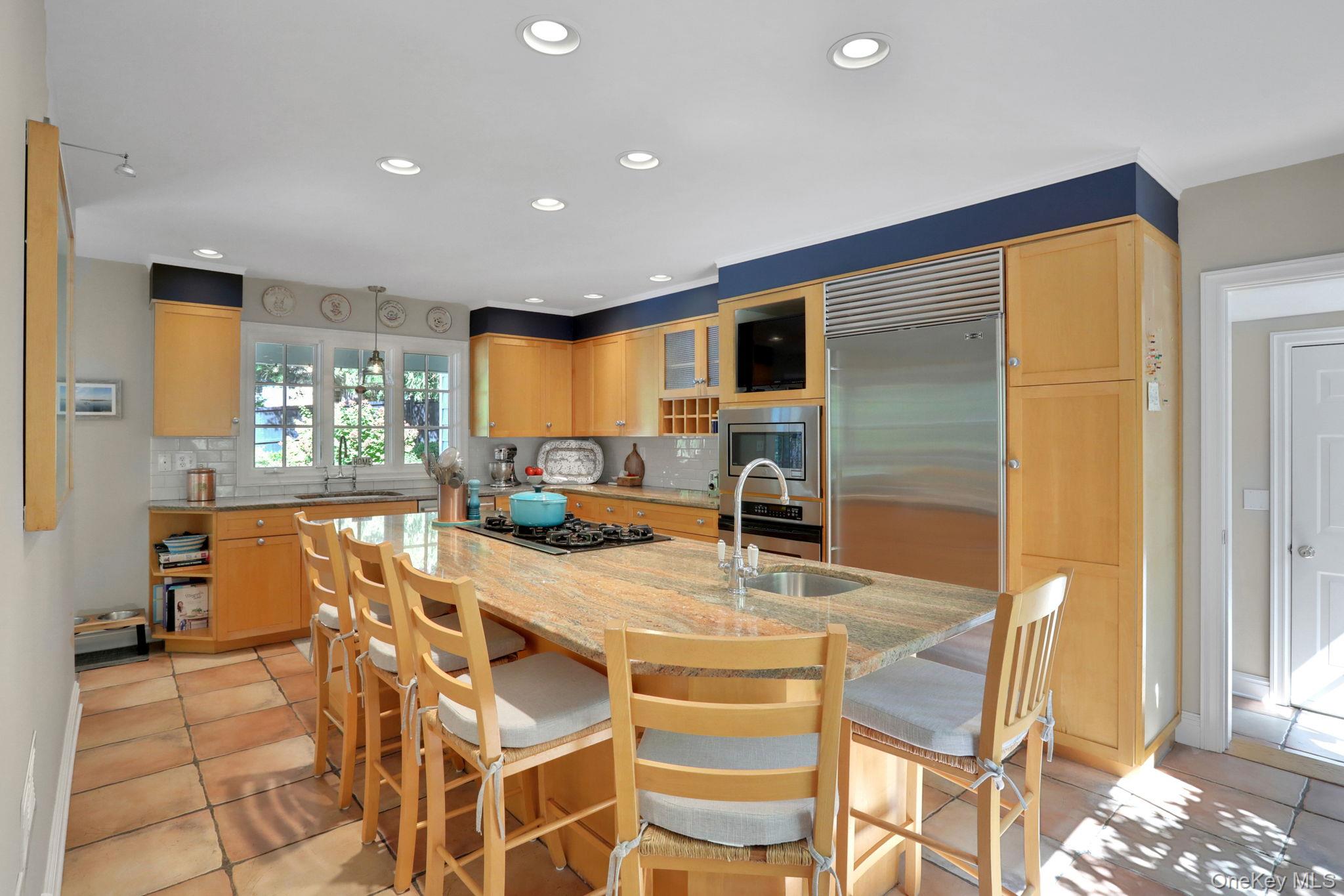 10 Roe Avenue Property Photo 8