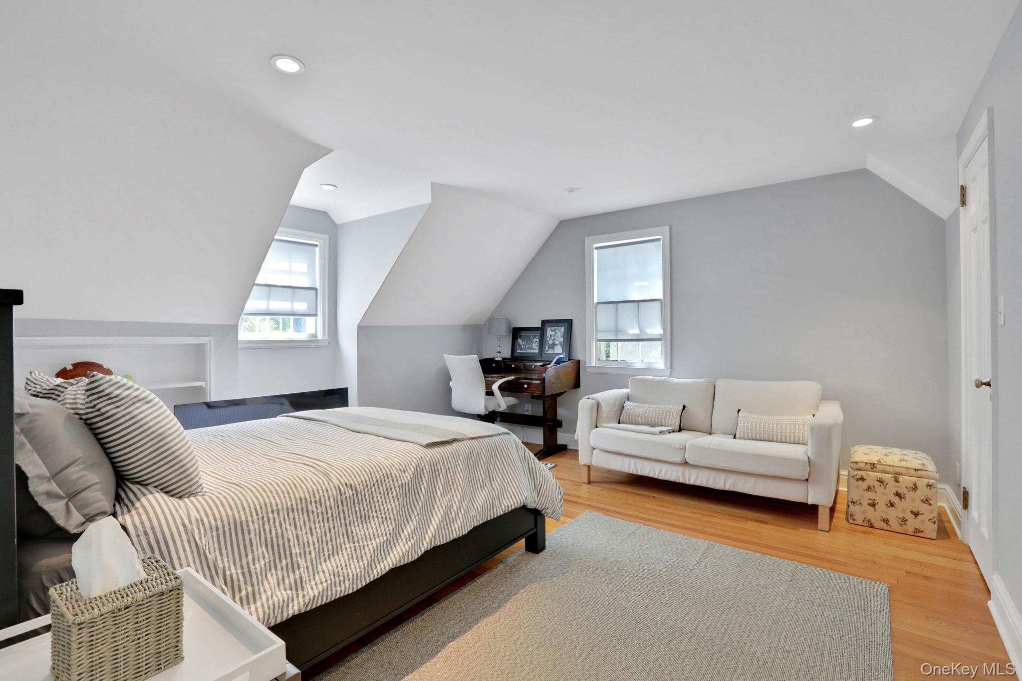 10 Roe Avenue Property Photo 23