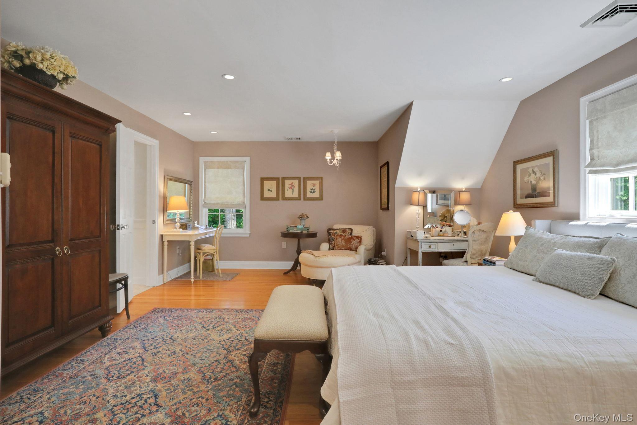 10 Roe Avenue Property Photo 28