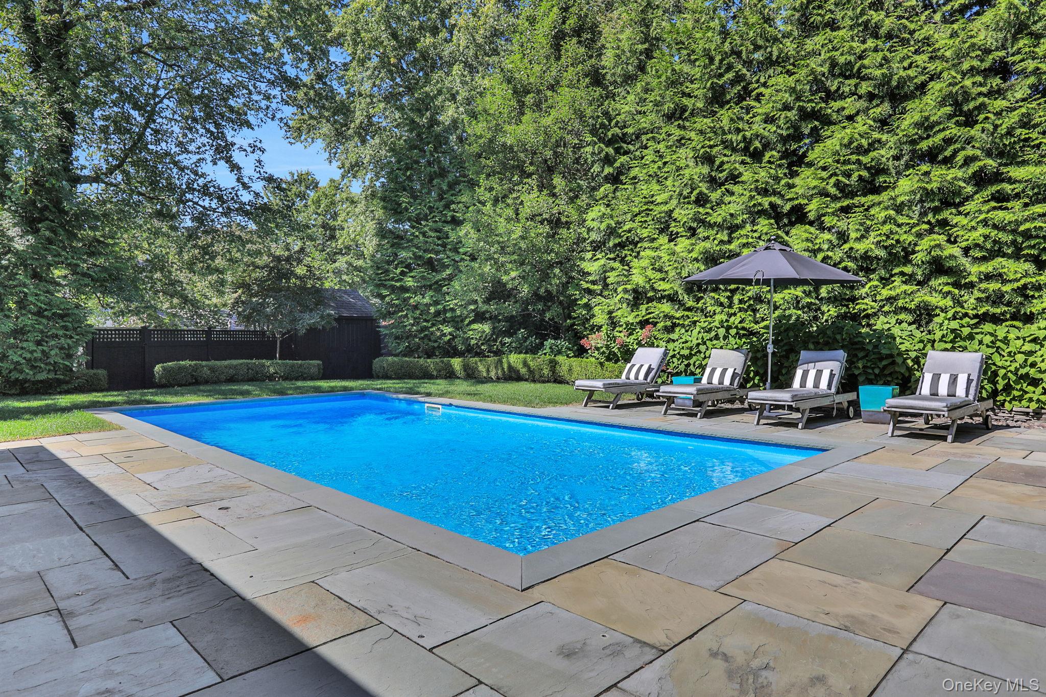 10 Roe Avenue Property Photo 34