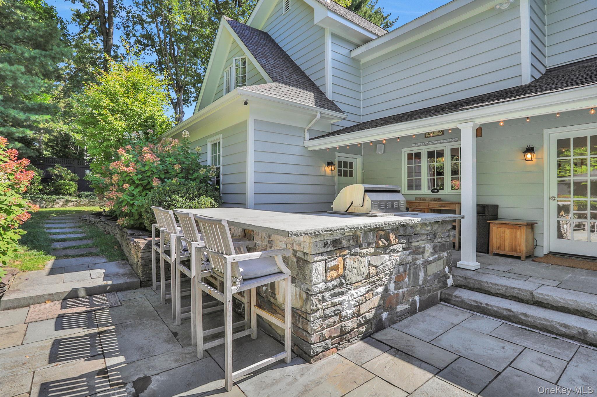 10 Roe Avenue Property Photo 37