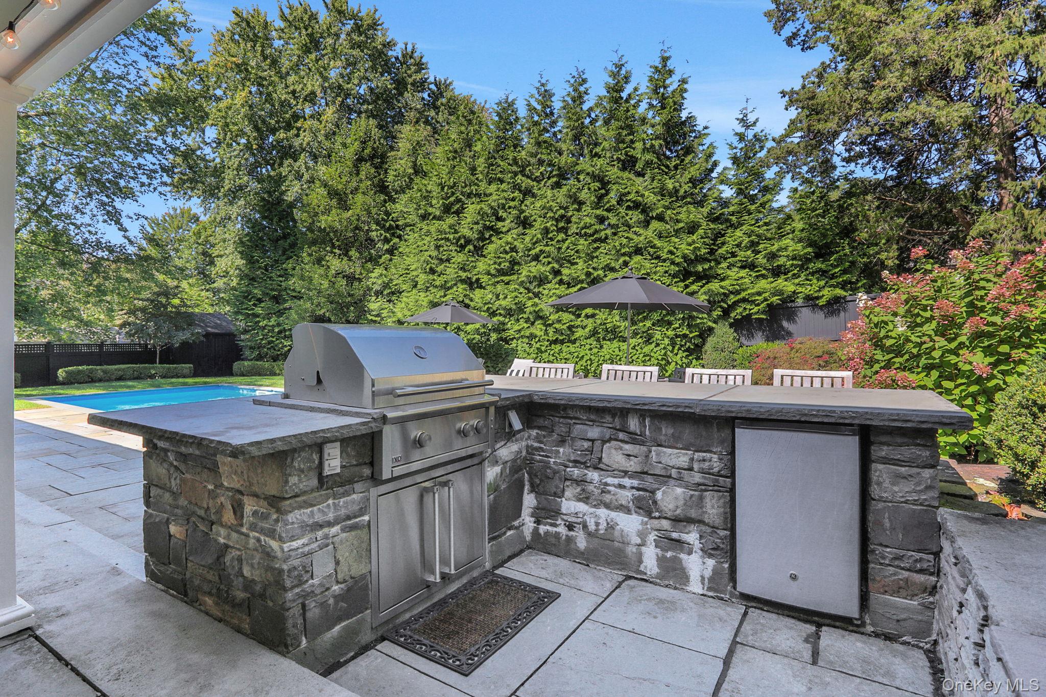 10 Roe Avenue Property Photo 38