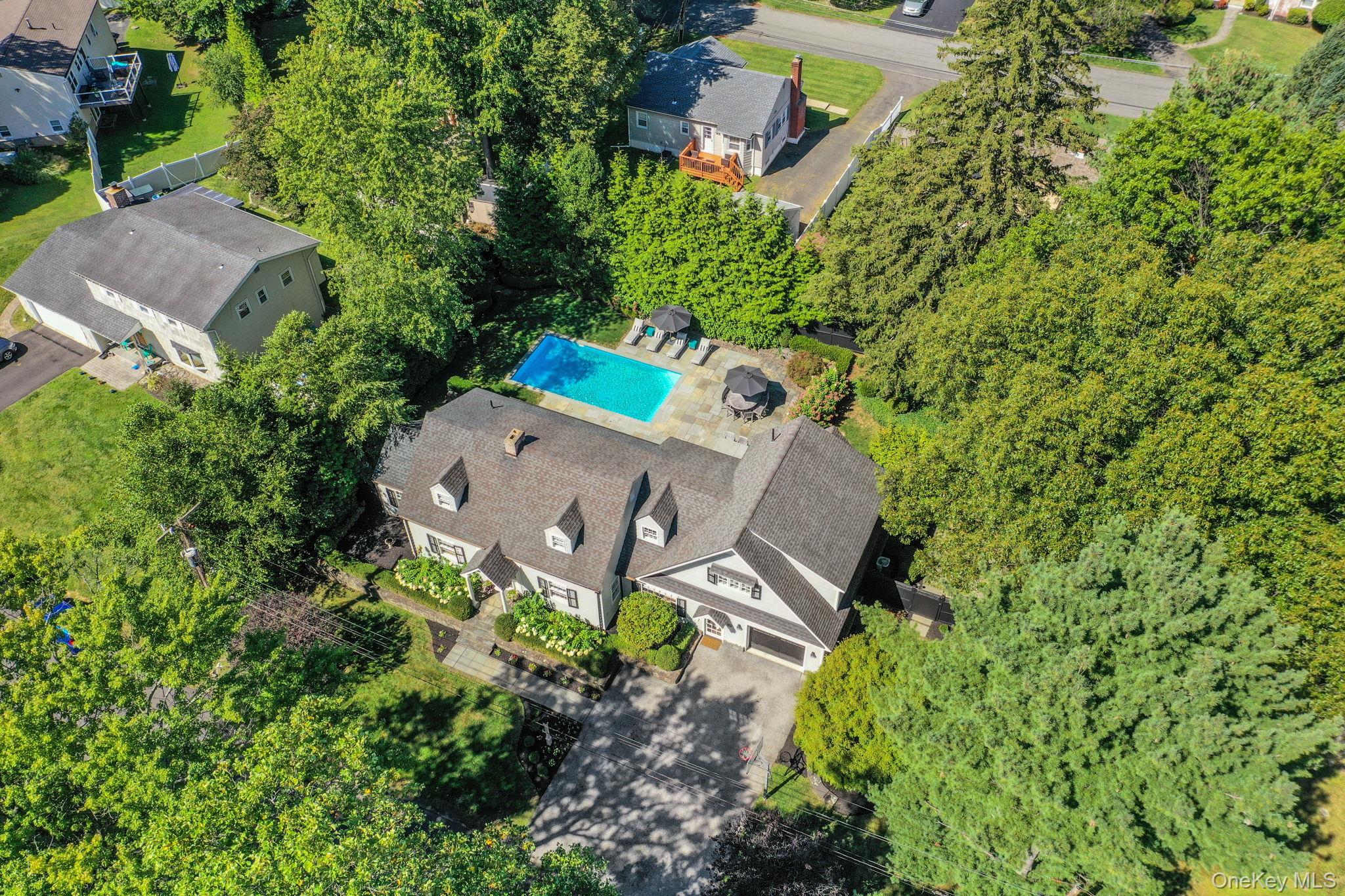 10 Roe Avenue Property Photo 41