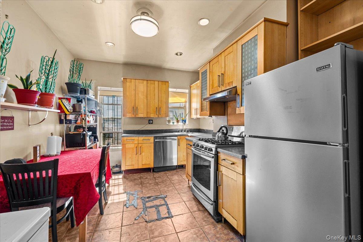 124 Grove Street Property Photo 13