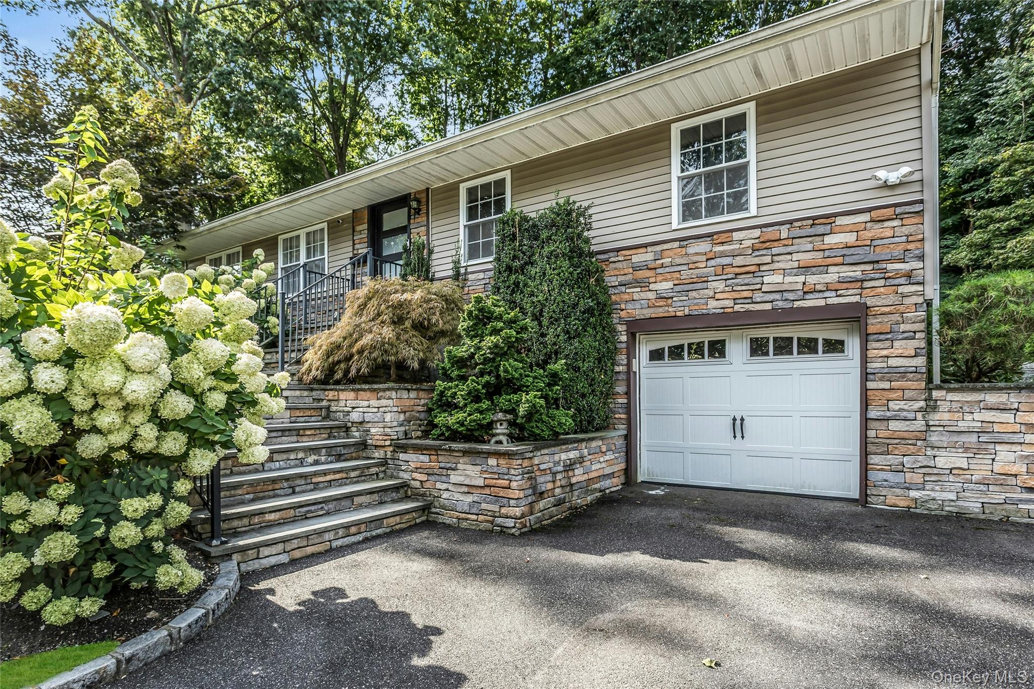 5 Meadowfield Lane Property Photo 3