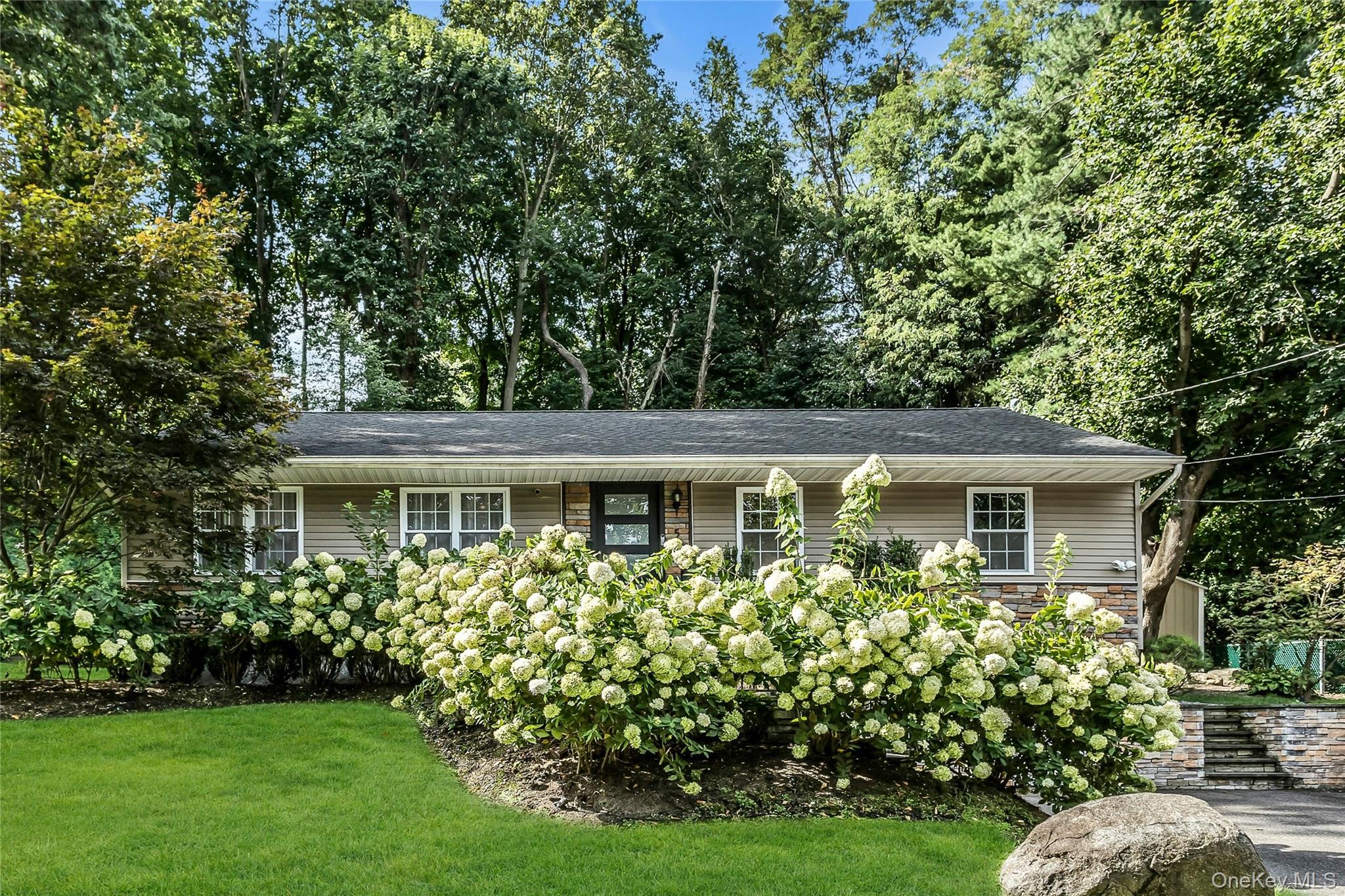 5 Meadowfield Lane Property Photo 4