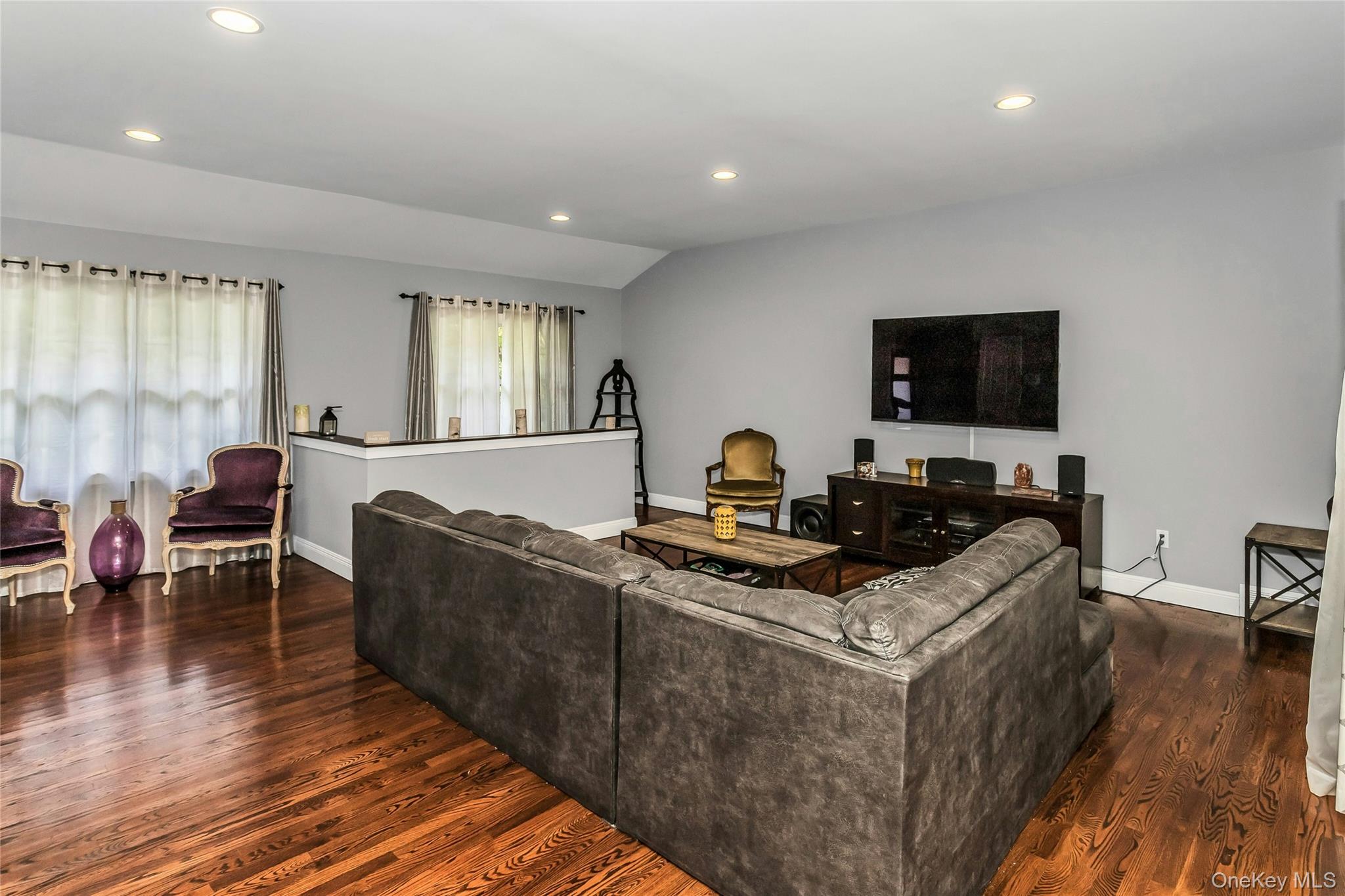 5 Meadowfield Lane Property Photo 8