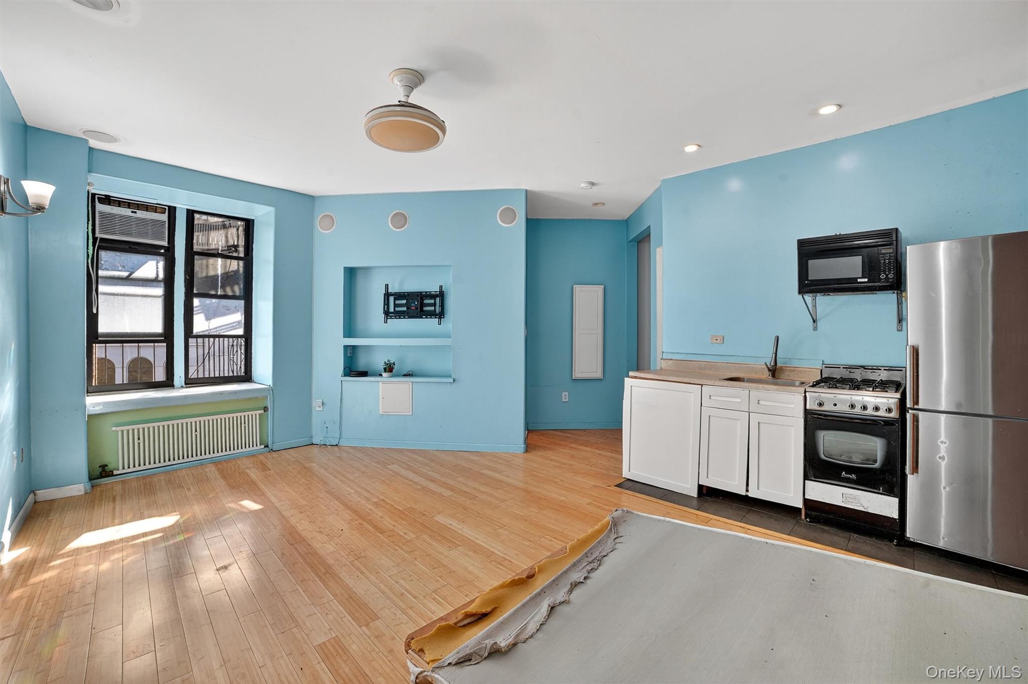 941 Jerome Avenue 8f Property Photo 6