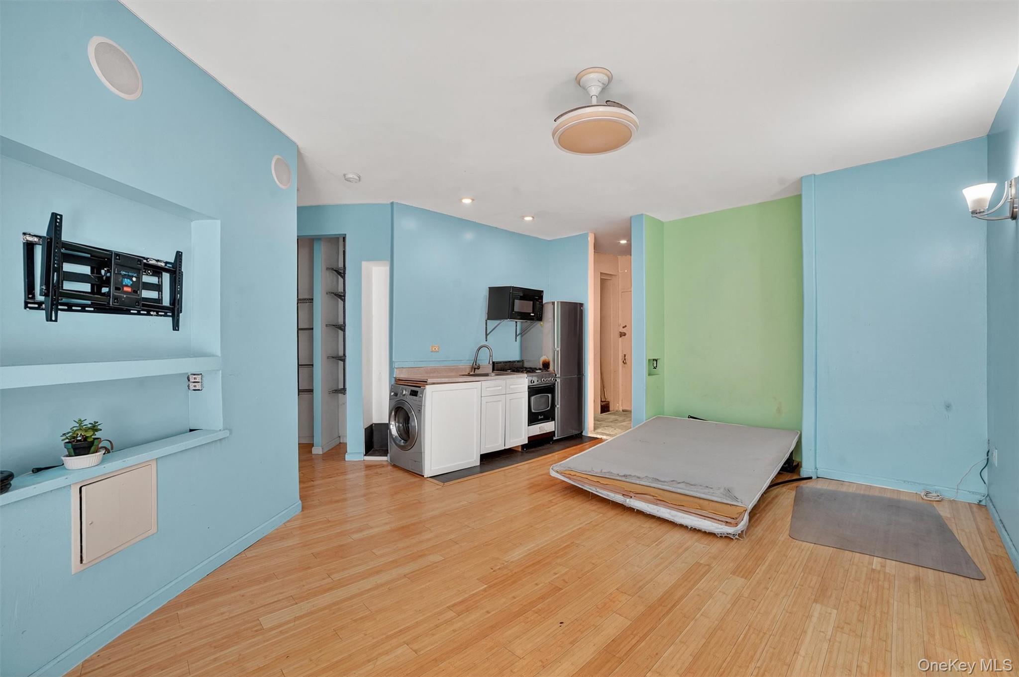 941 Jerome Avenue 8f Property Photo 12