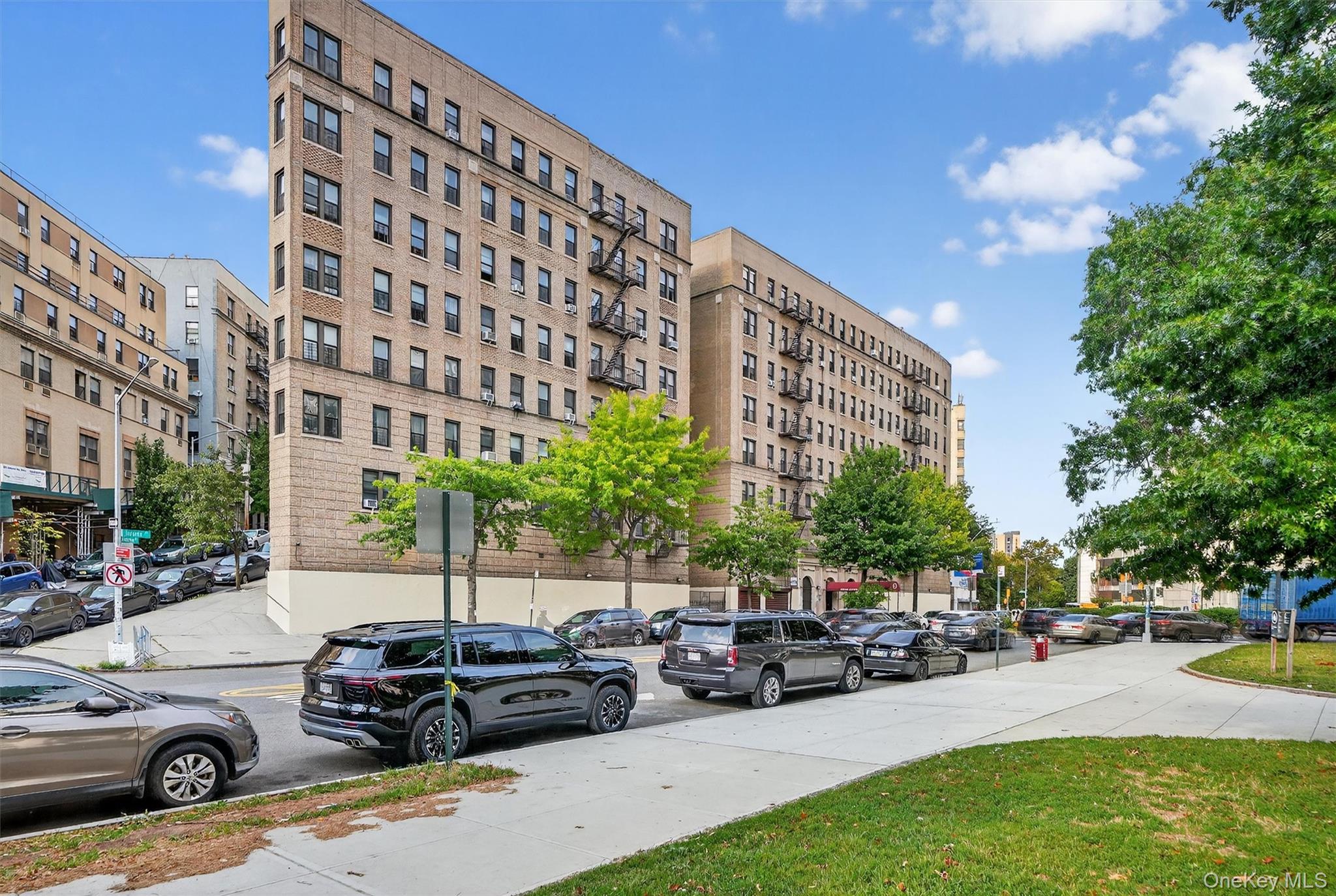 941 Jerome Avenue 12g Property Photo 1