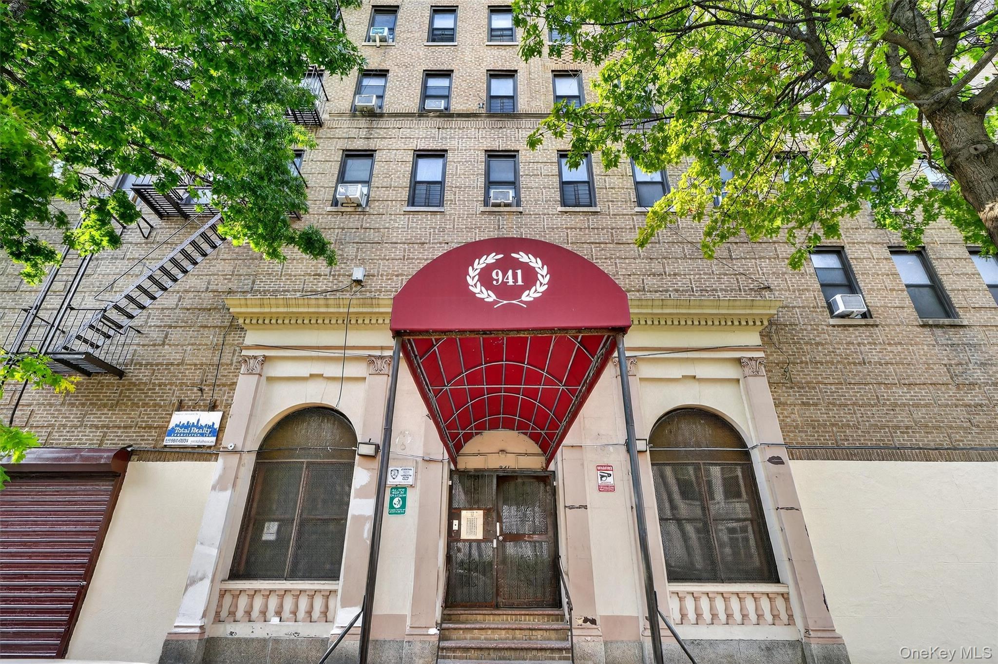 941 Jerome Avenue 12g Property Photo 3