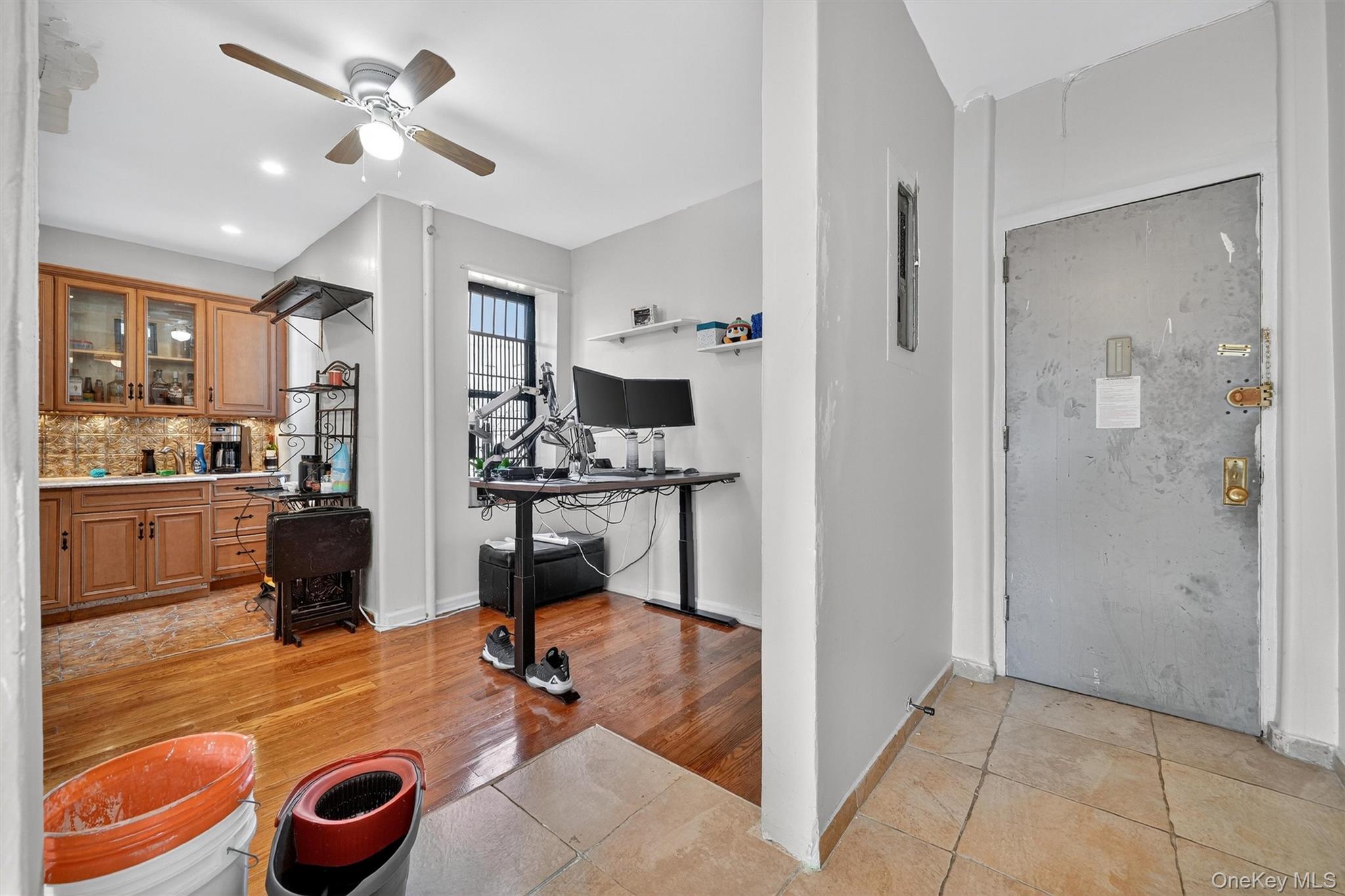 941 Jerome Avenue 12g Property Photo 8