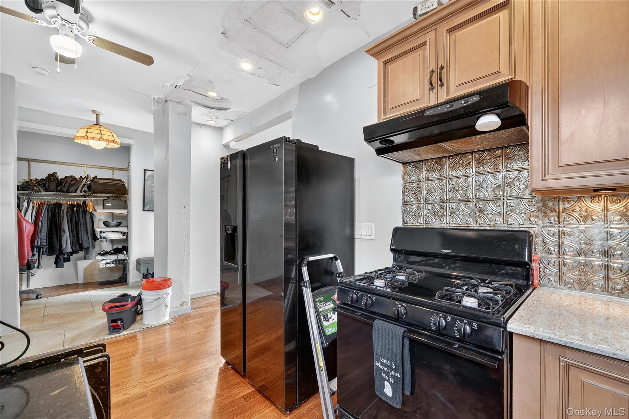 941 Jerome Avenue 12g Property Photo 16