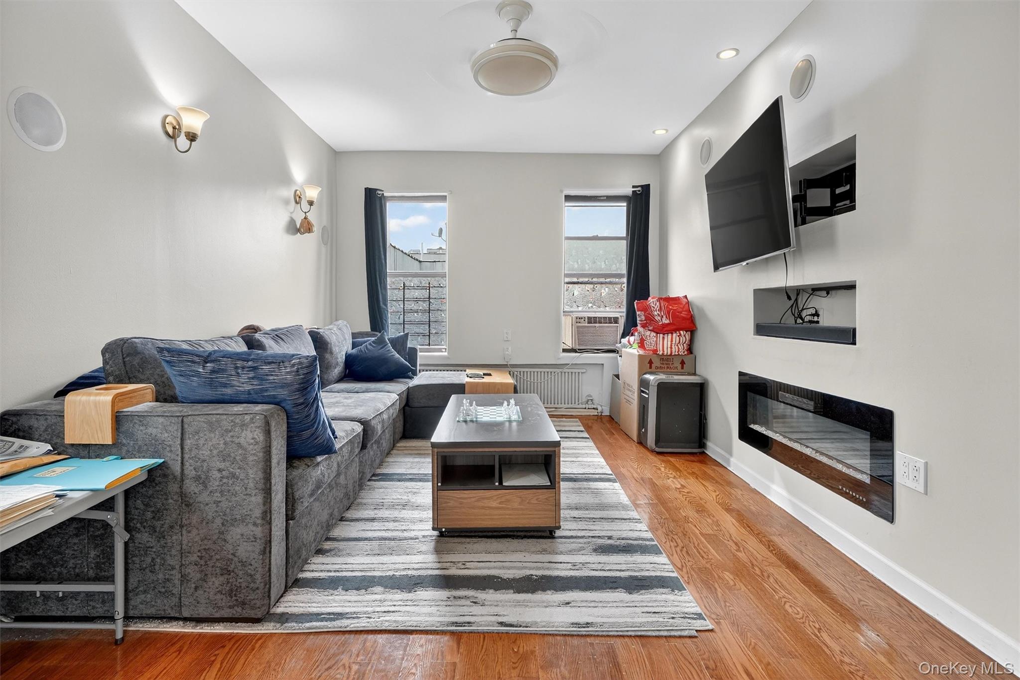 941 Jerome Avenue 12g Property Photo 19