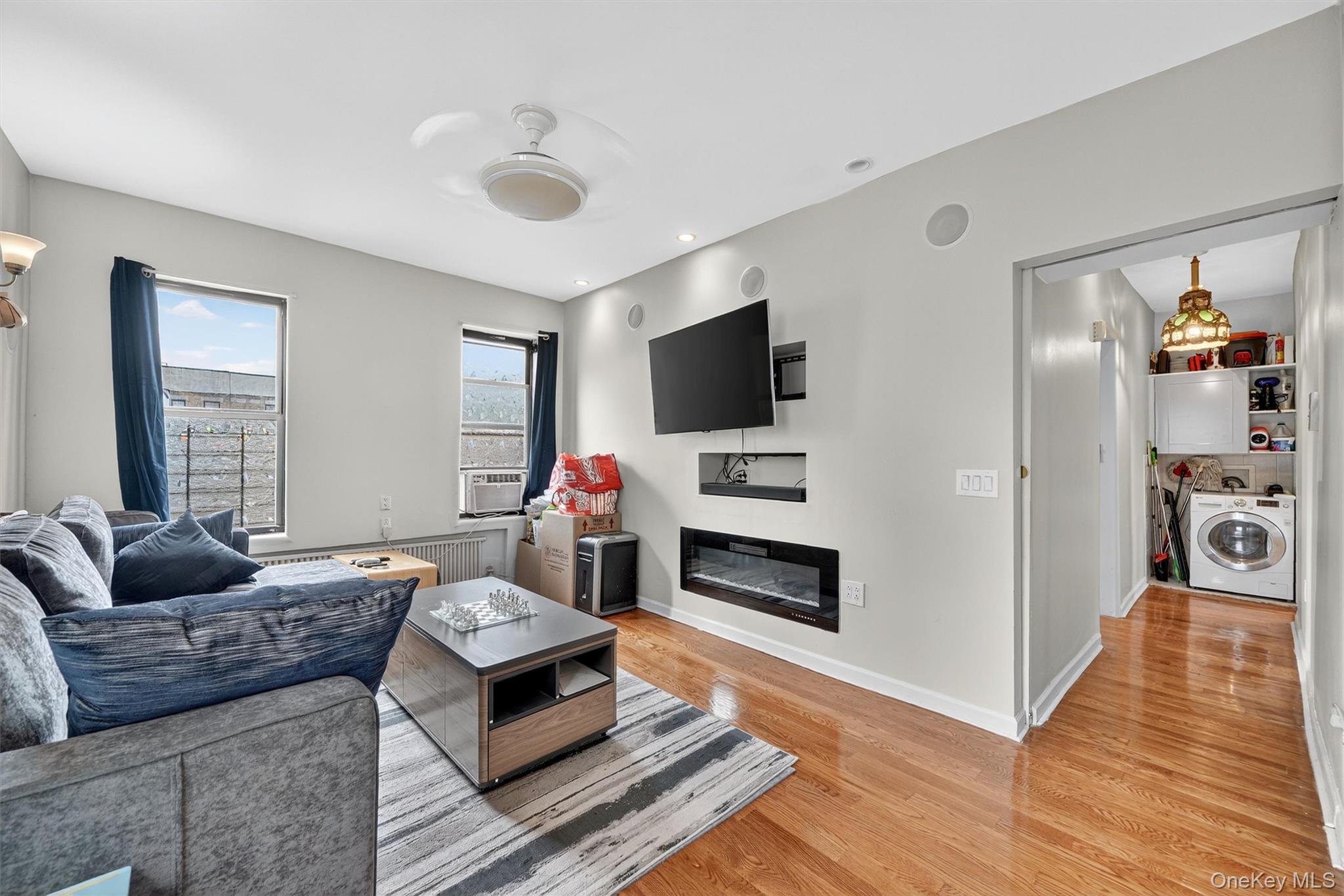 941 Jerome Avenue 12g Property Photo 21