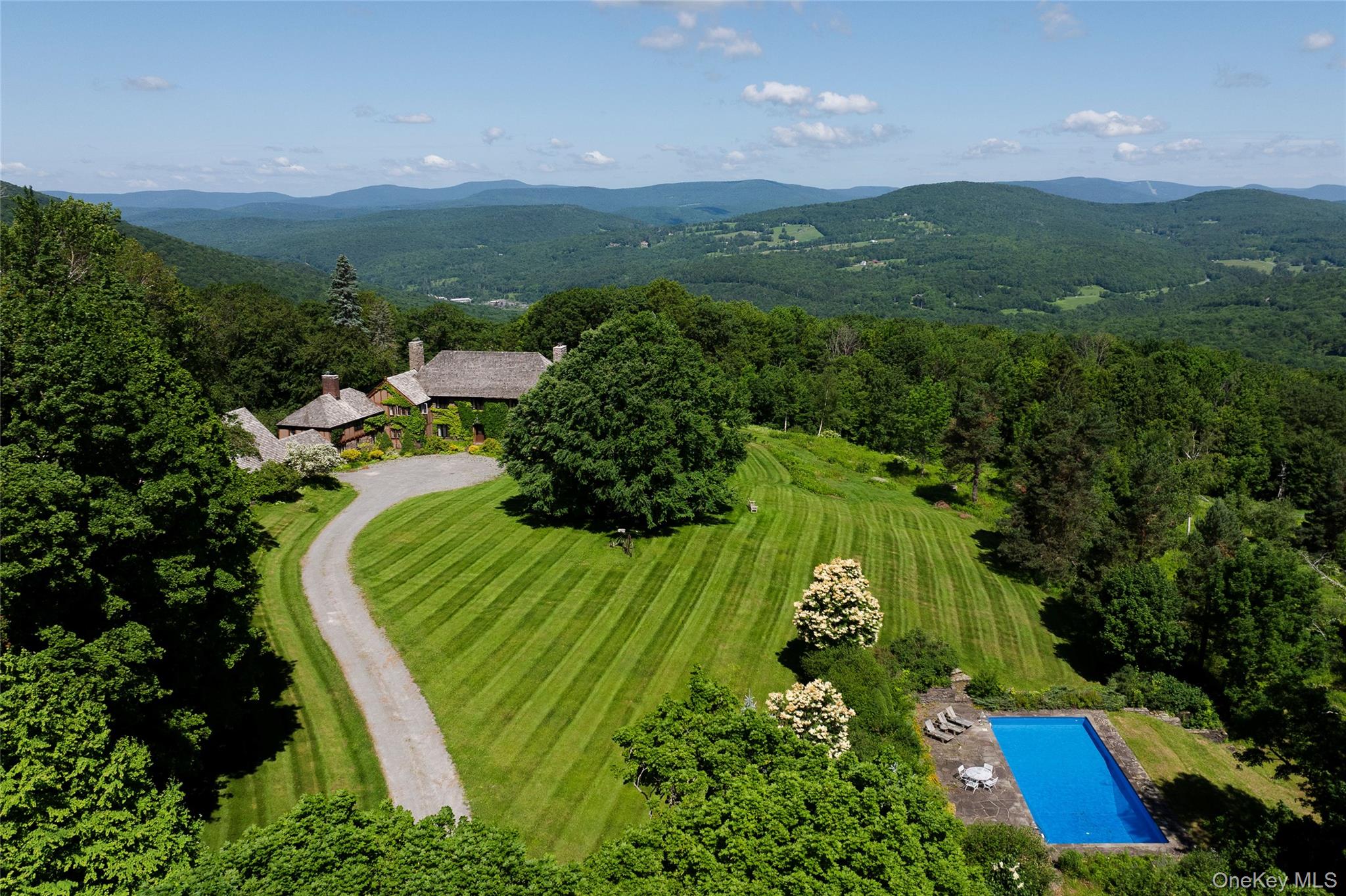 352 Galli Curci Property Photo 3