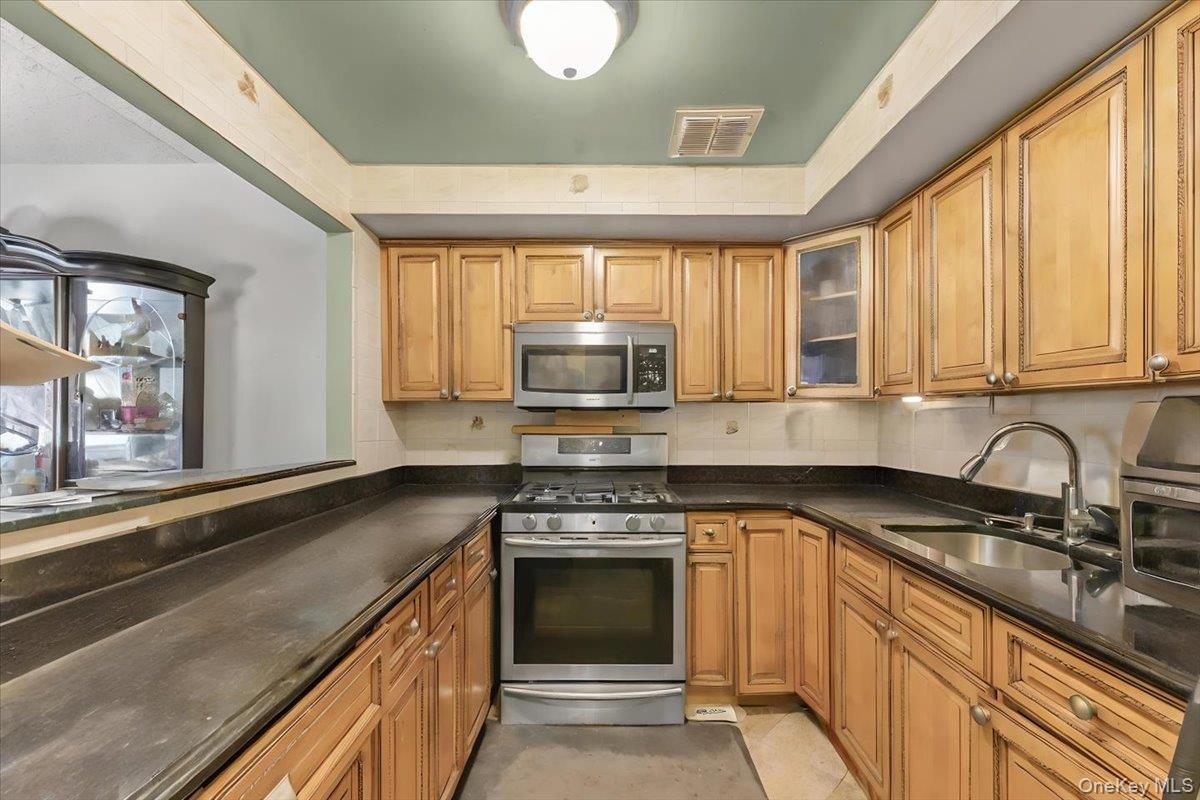 1475 Crotona Place Property Photo 16