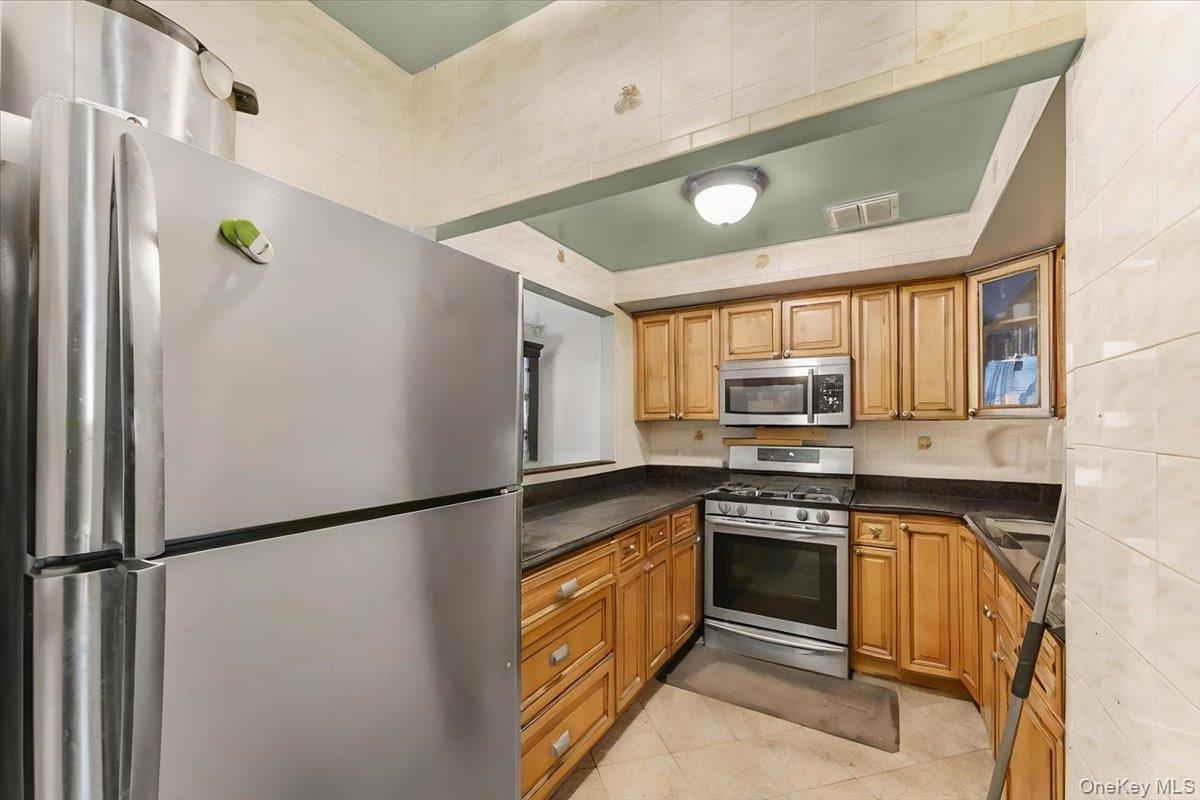 1475 Crotona Place Property Photo 17