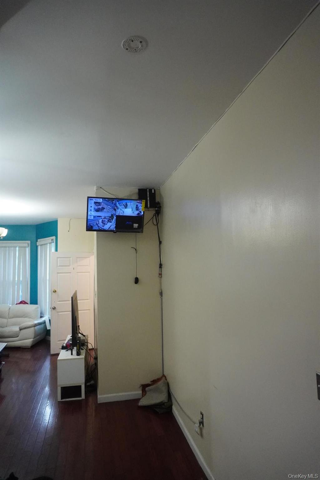 1384 Clinton Avenue Property Photo 3