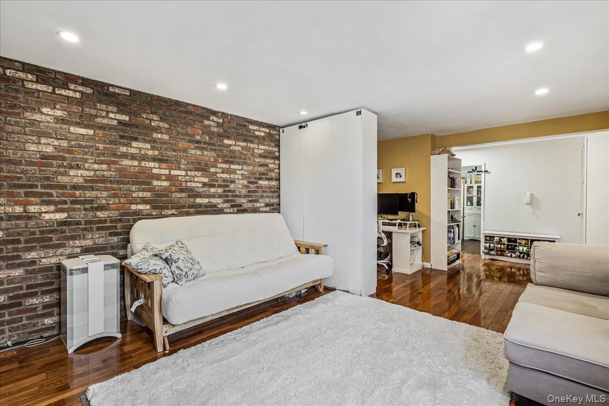 144-55 Melbourne Avenue 6e Property Photo 9