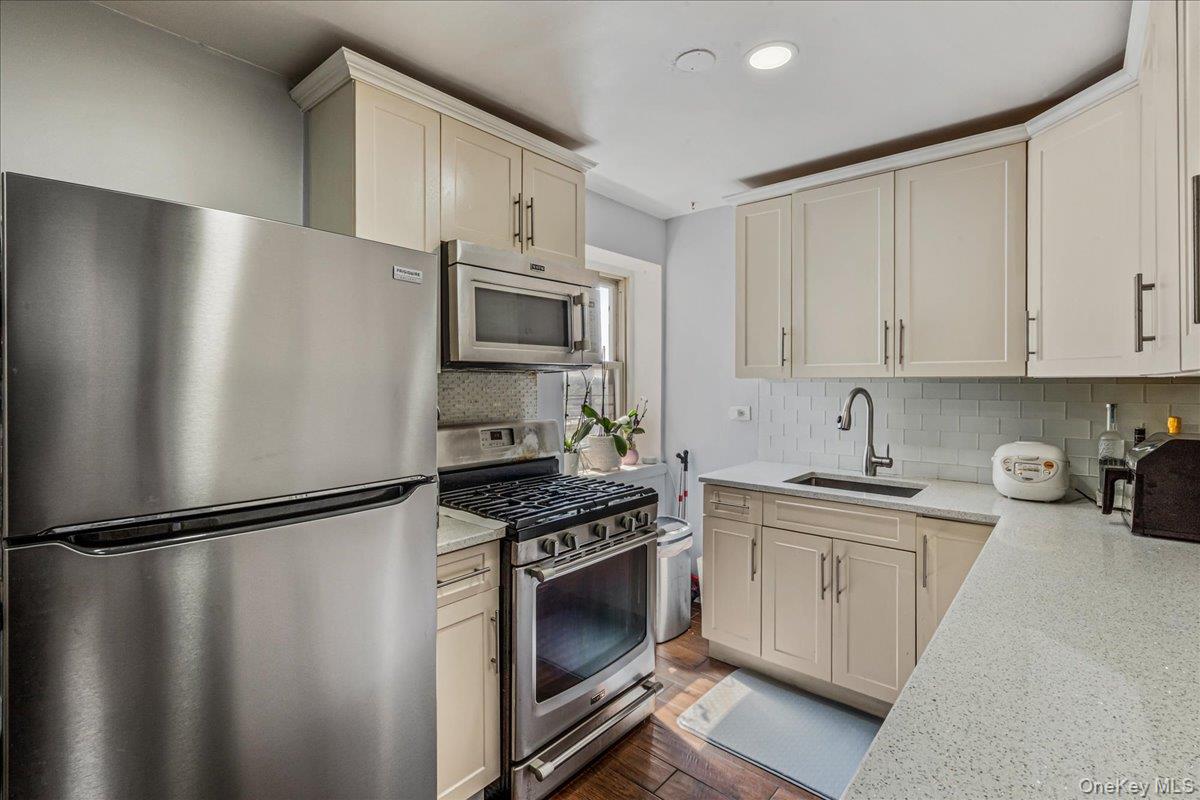 144-55 Melbourne Avenue 6e Property Photo 17