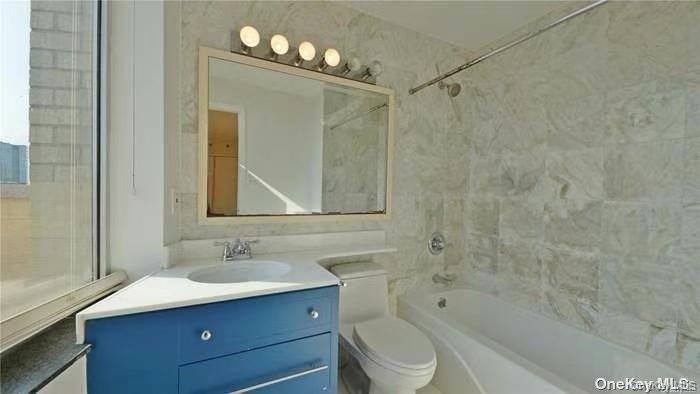132-03 Sanford Avenue 8m Property Photo 6