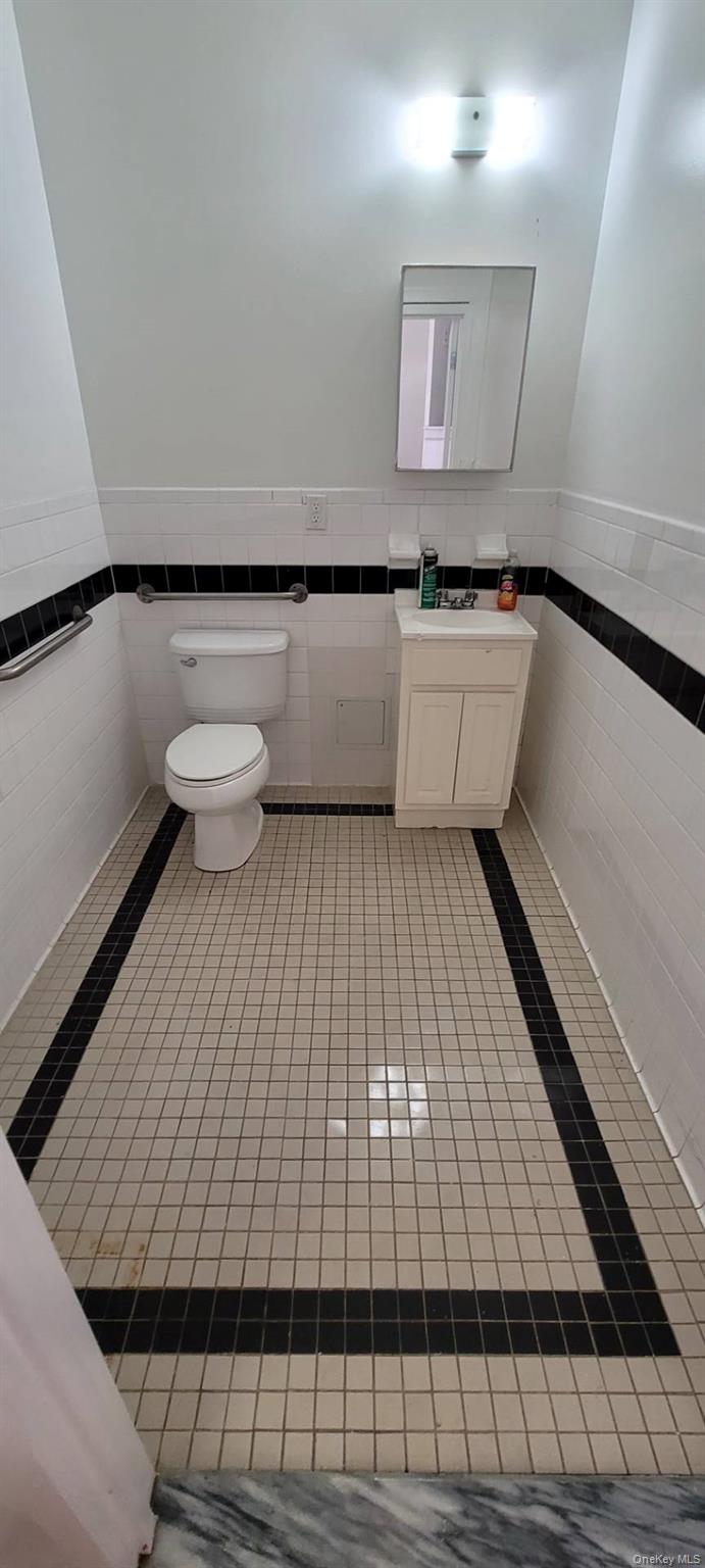 1575 Bathgate Avenue Comm 3 Property Photo 10