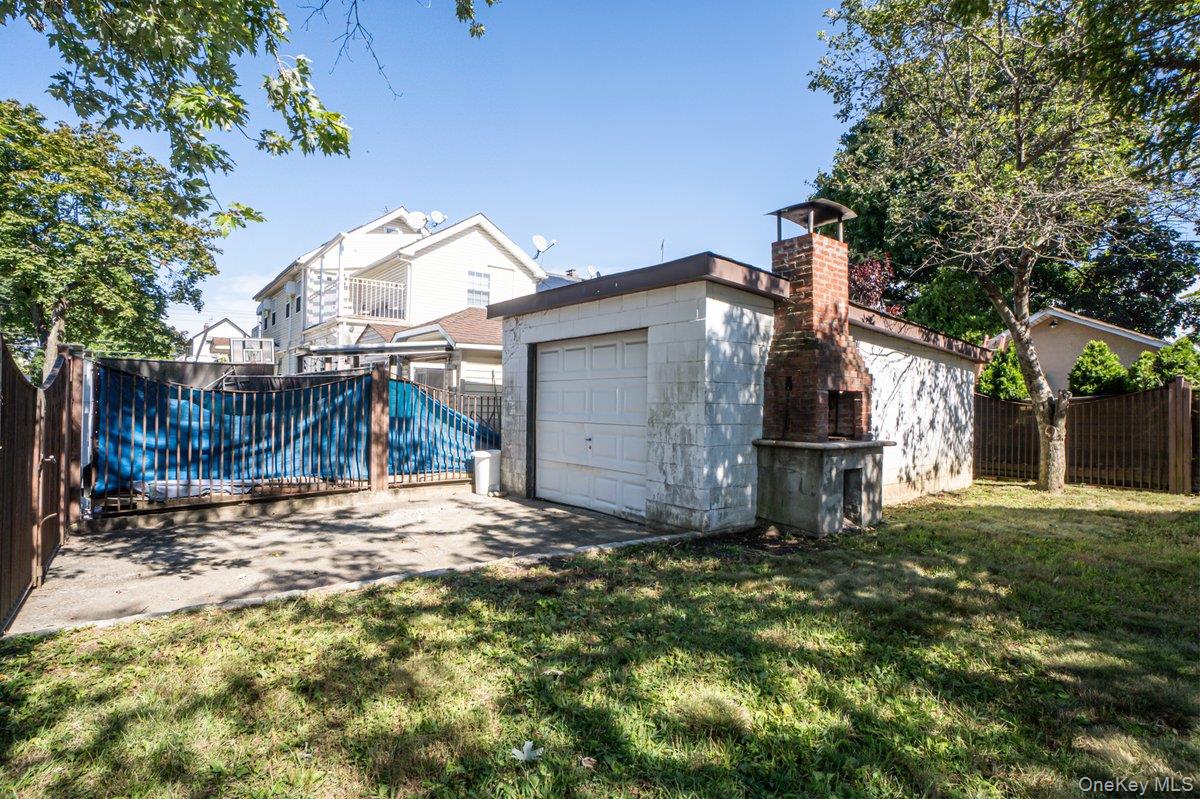 9001 215th Street Property Photo 25