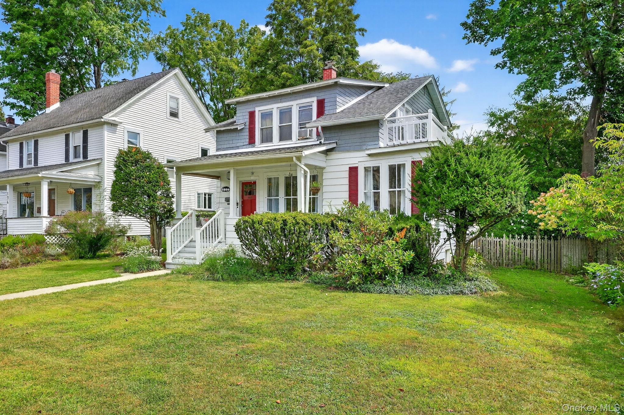 176 S Grand Avenue Property Photo 2