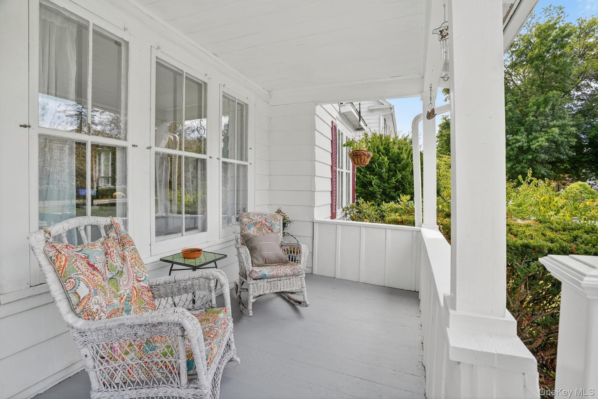 176 S Grand Avenue Property Photo 4