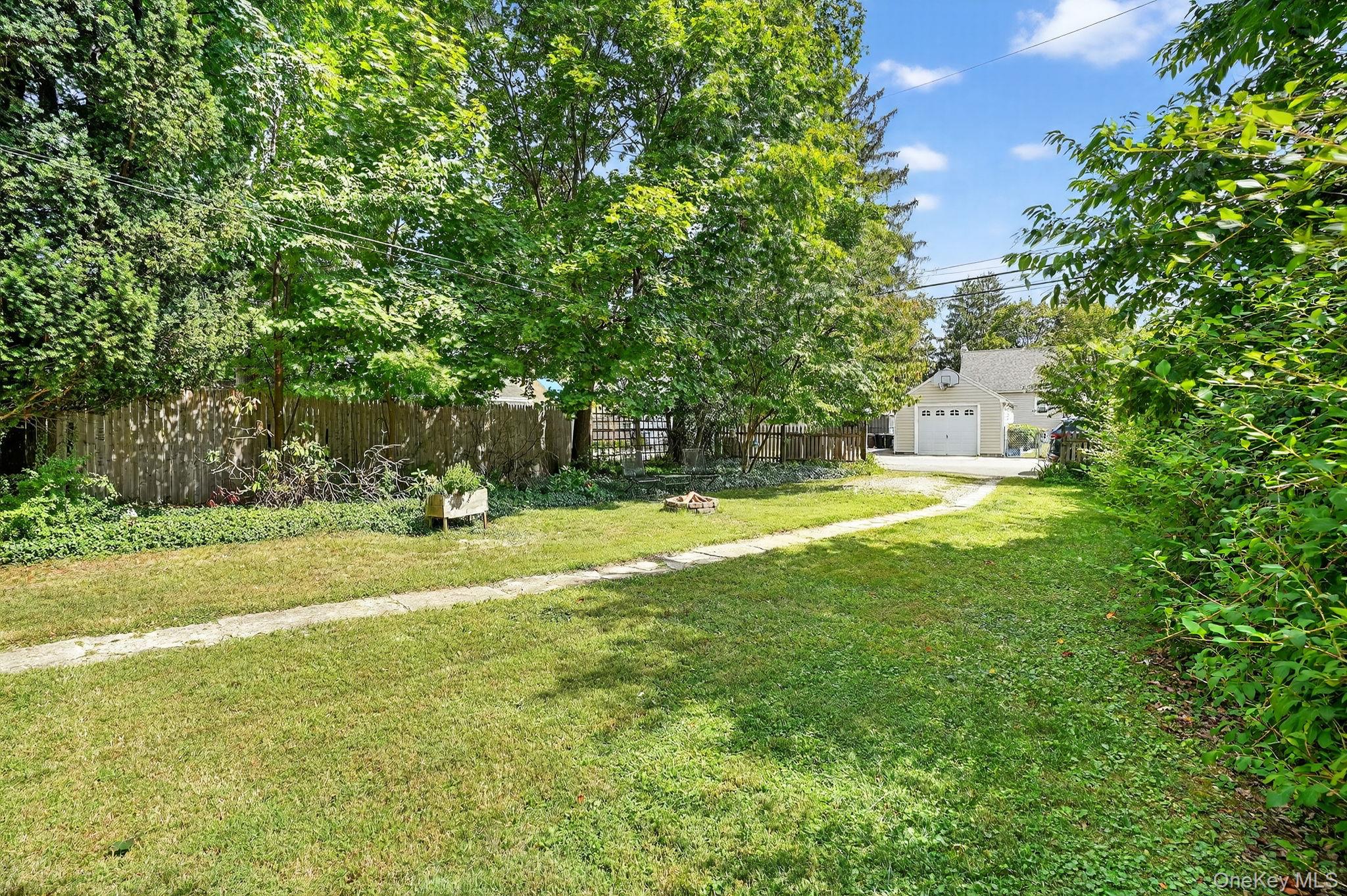 176 S Grand Avenue Property Photo 16