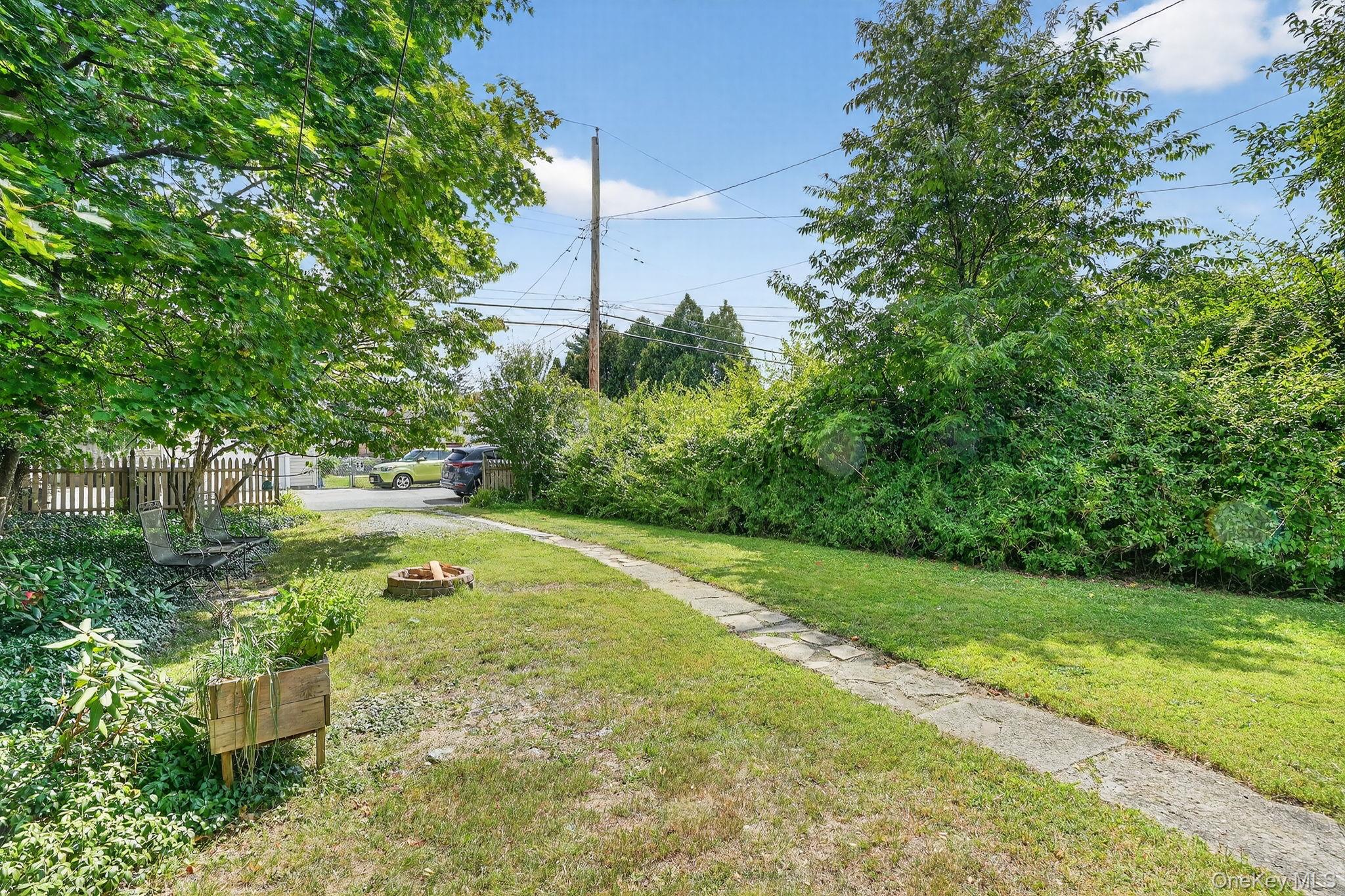 176 S Grand Avenue Property Photo 17
