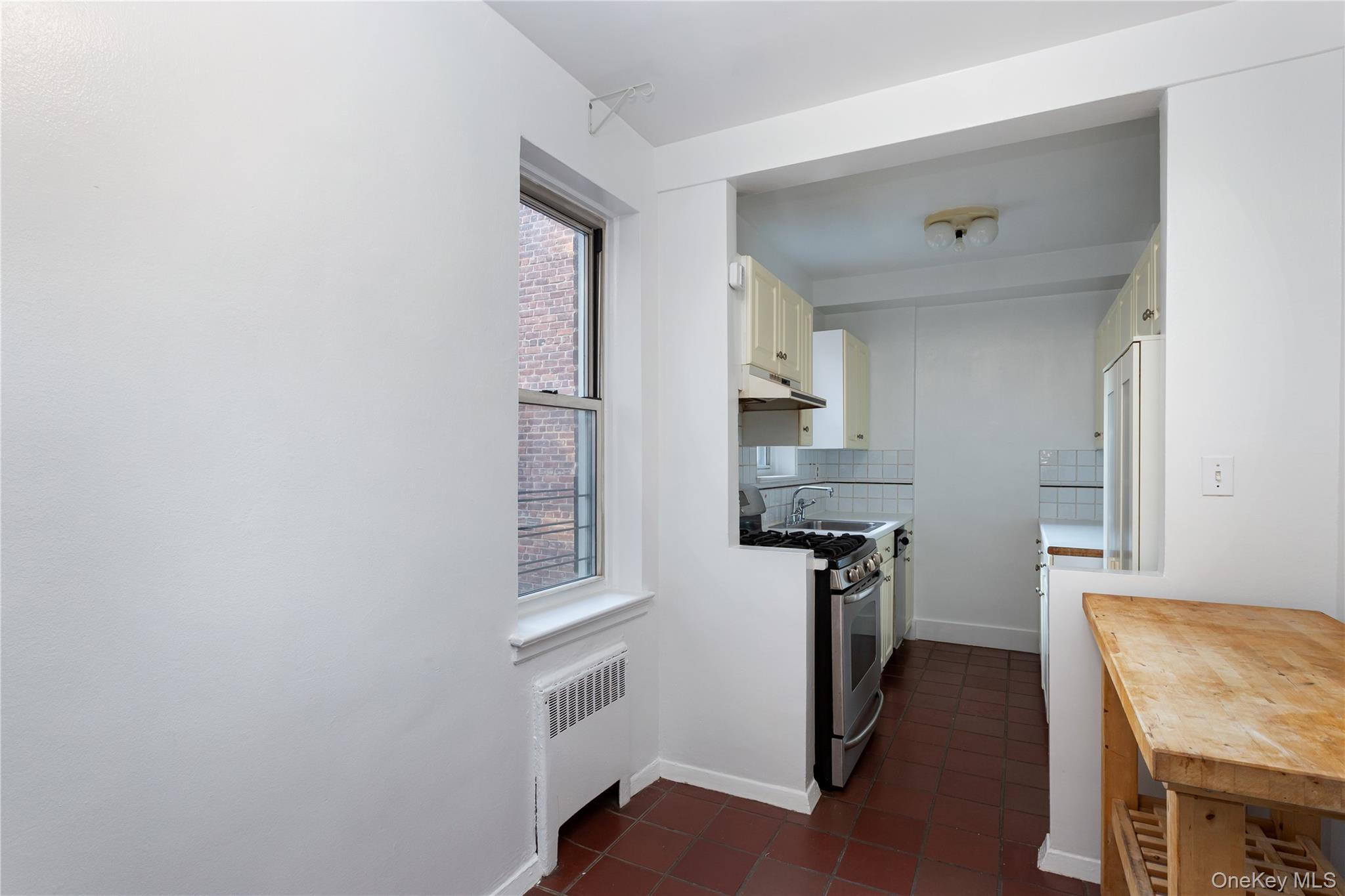 640 W 231 Street 5d Property Photo 6