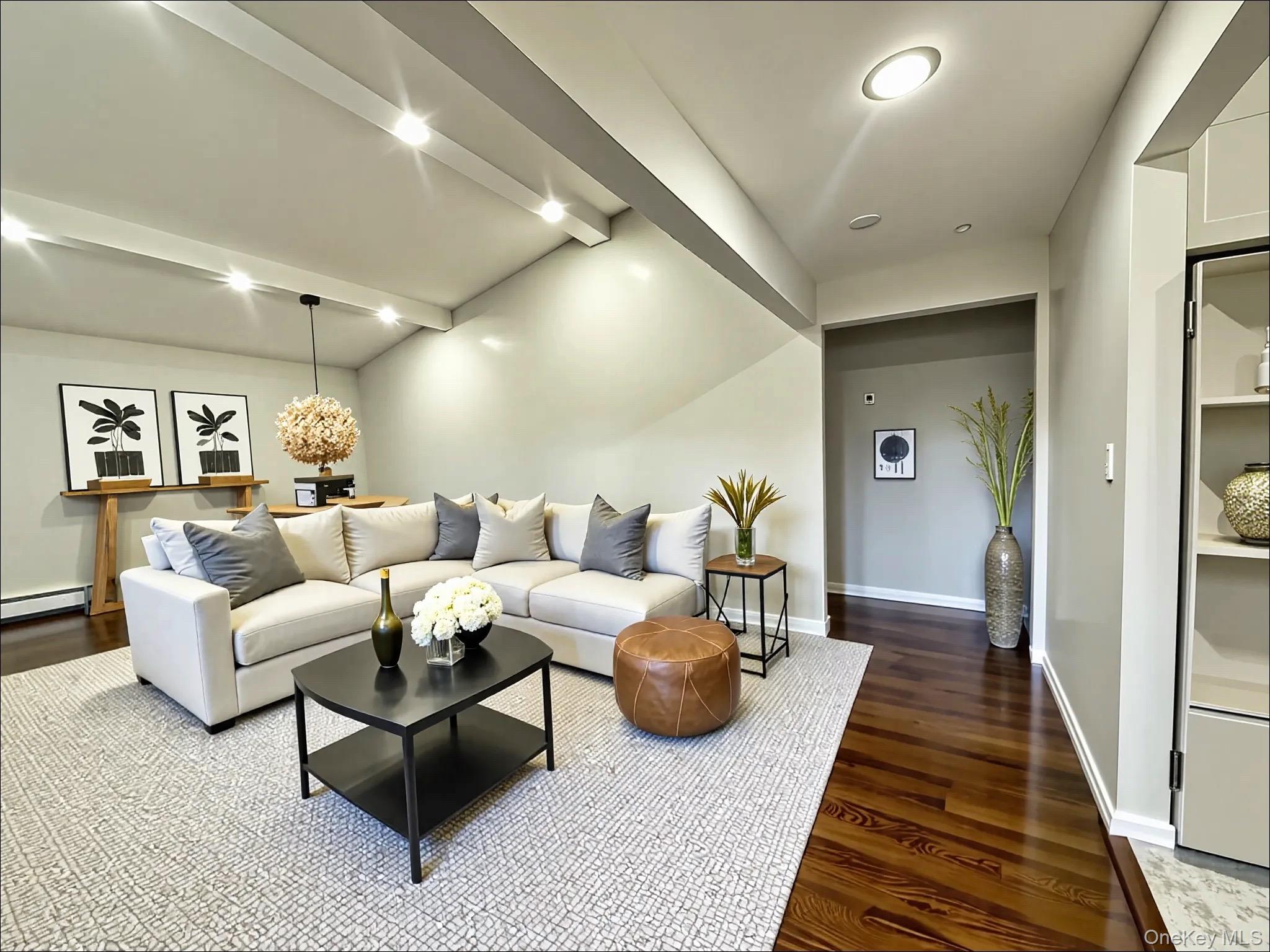 9 E Holt Street Property Photo 6