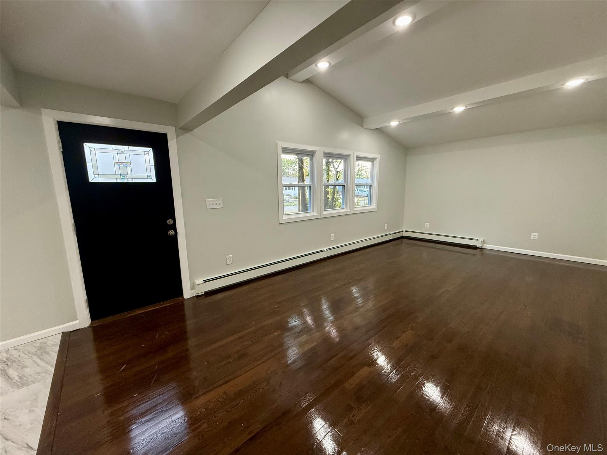 9 E Holt Street Property Photo 14