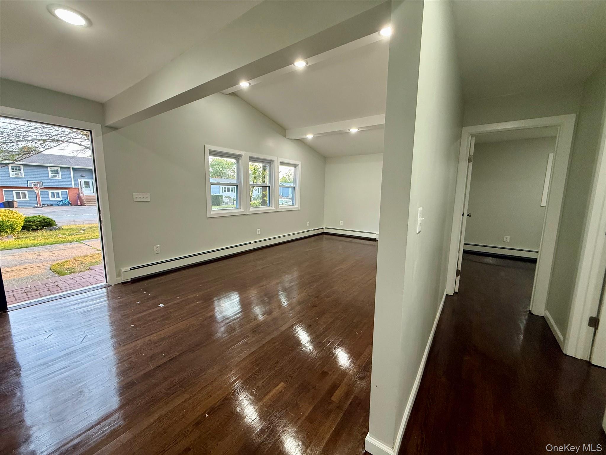 9 E Holt Street Property Photo 16