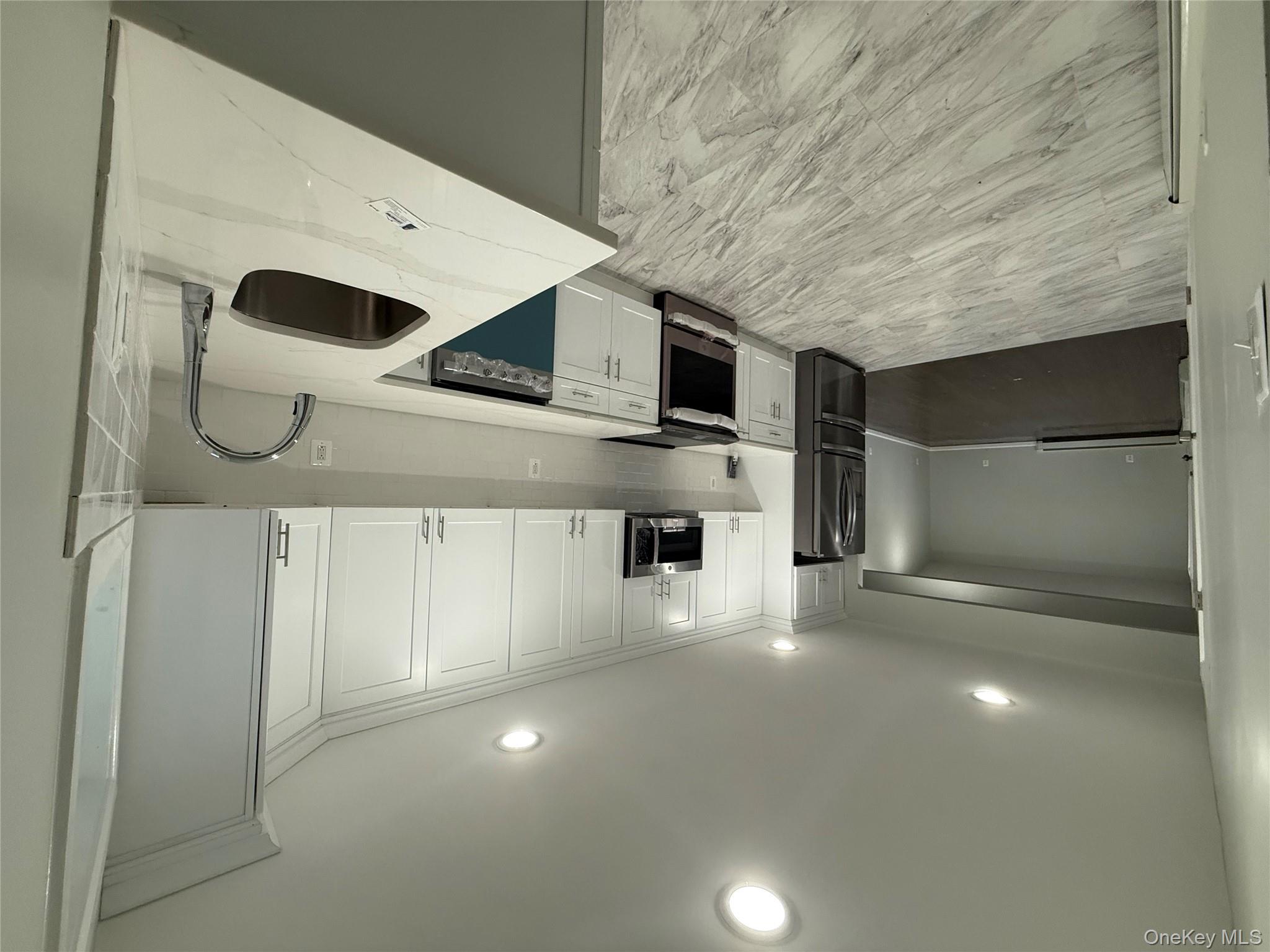 9 E Holt Street Property Photo 23