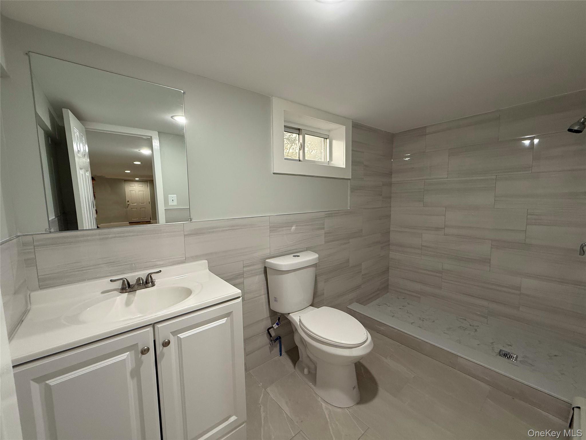 9 E Holt Street Property Photo 32