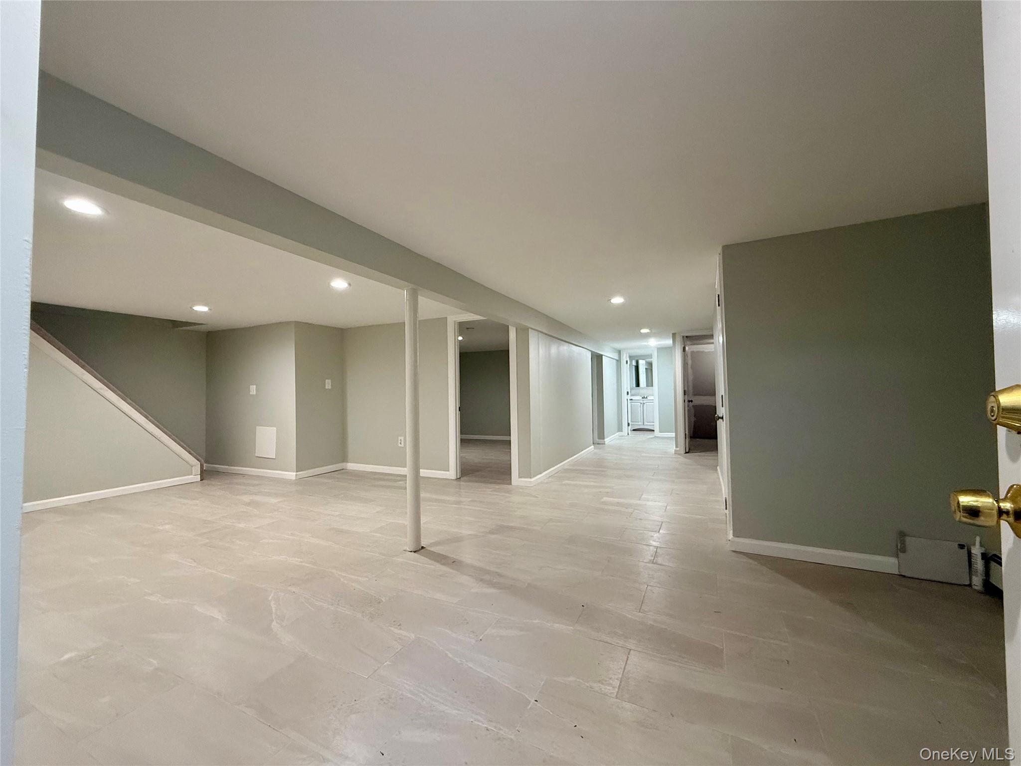 9 E Holt Street Property Photo 33
