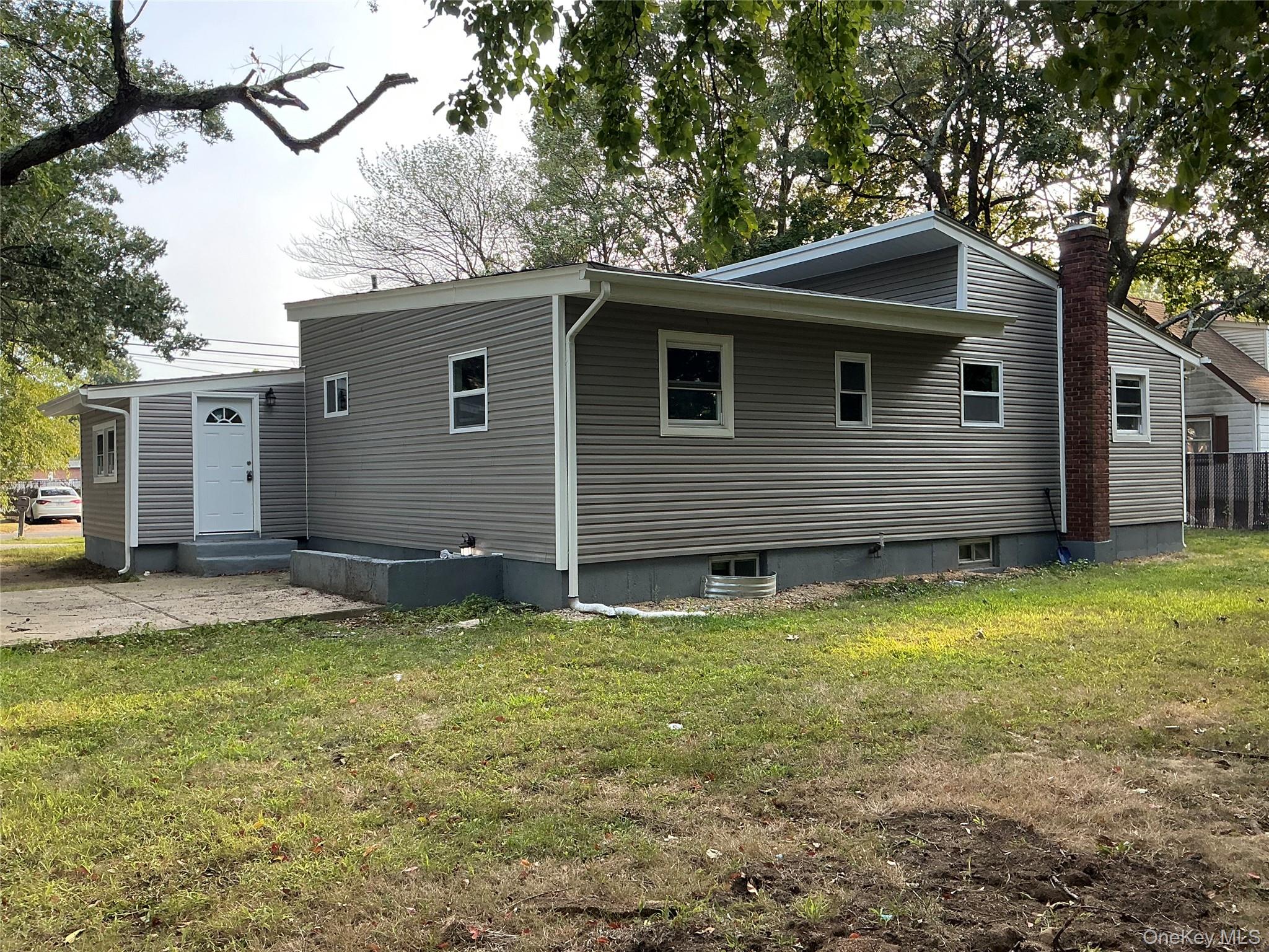9 E Holt Street Property Photo 40