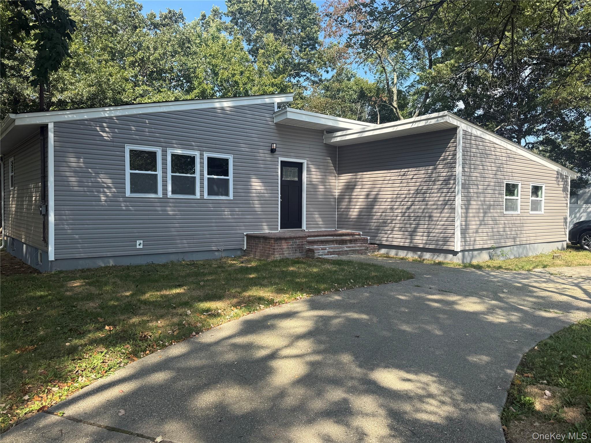 9 E Holt Street Property Photo 44
