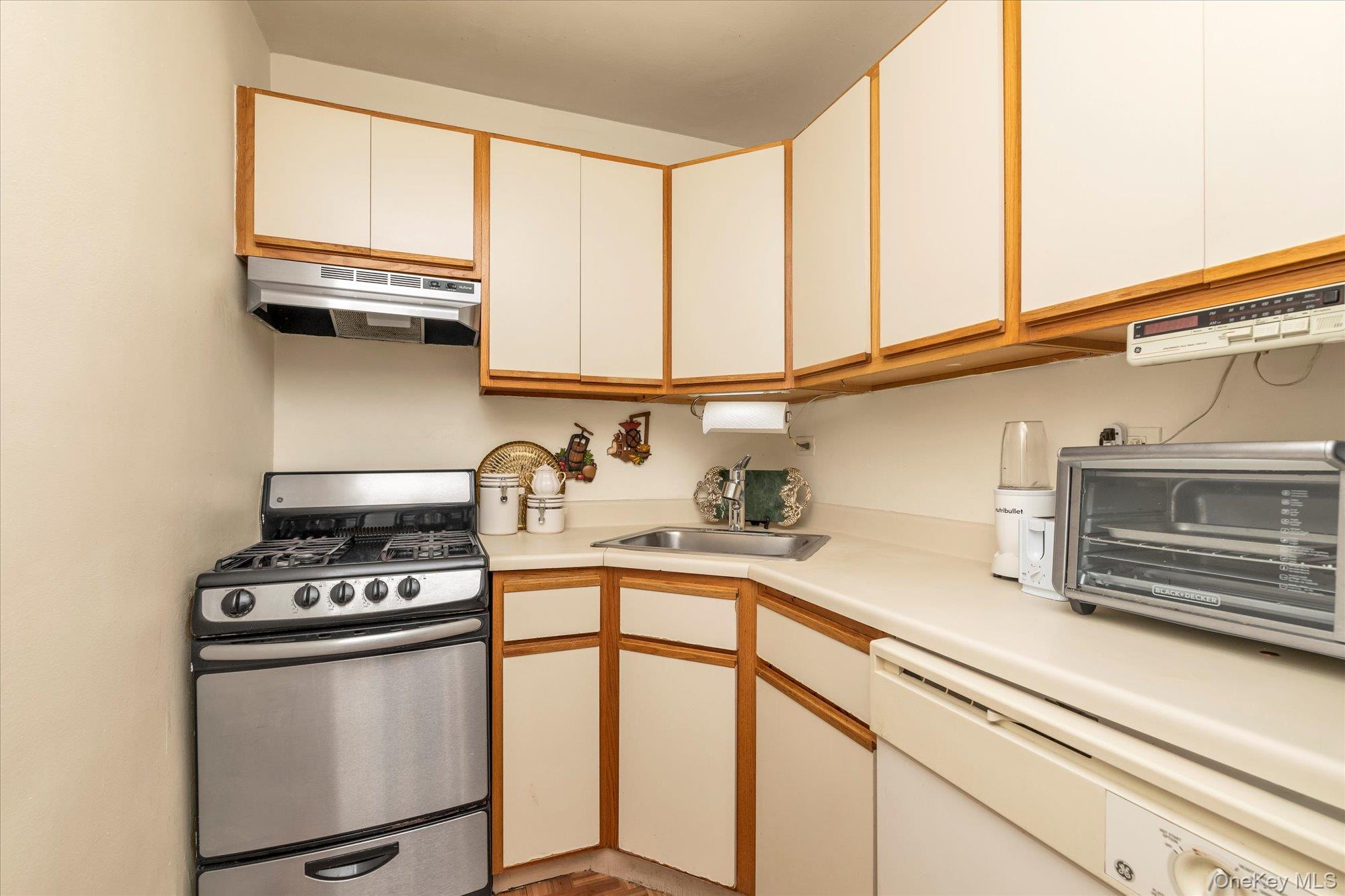 61-20 Grand Central Parkway C207 Property Photo 9