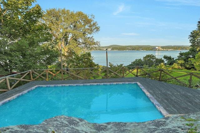 8 Ayers Road Property Photo 30