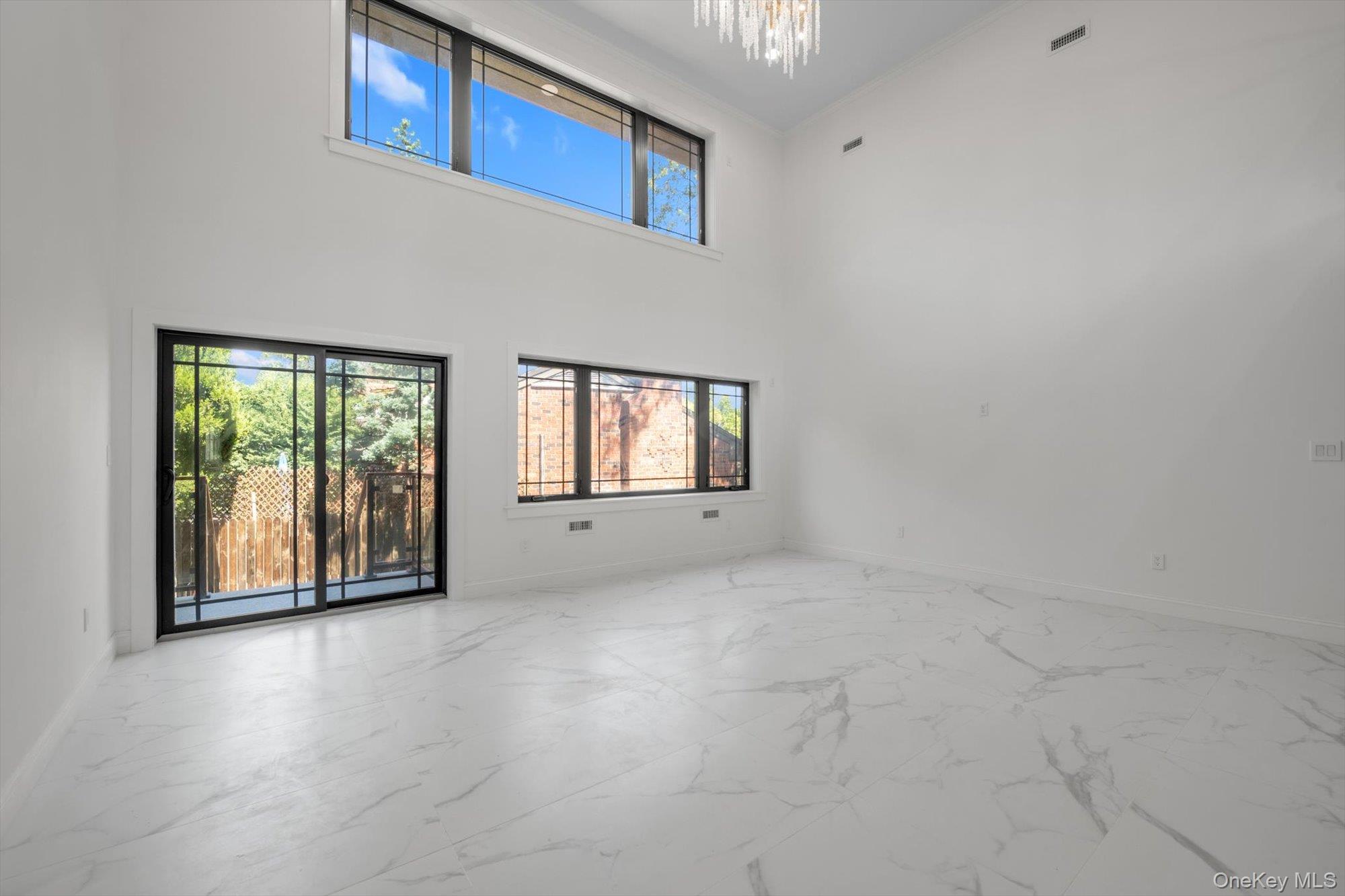 16515 Cross Island Parkway Property Photo 8