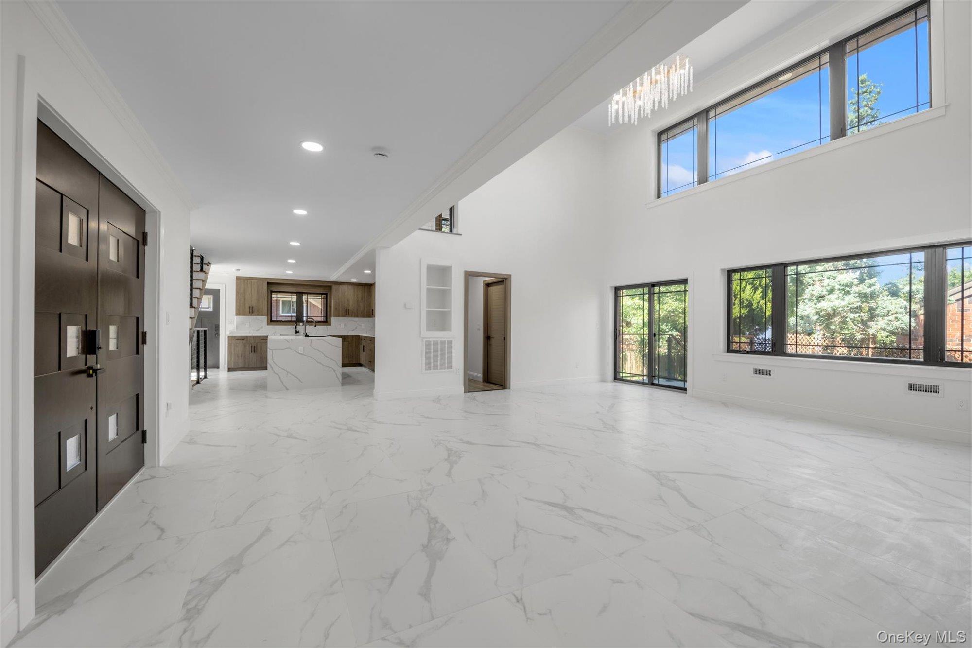 16515 Cross Island Parkway Property Photo 9